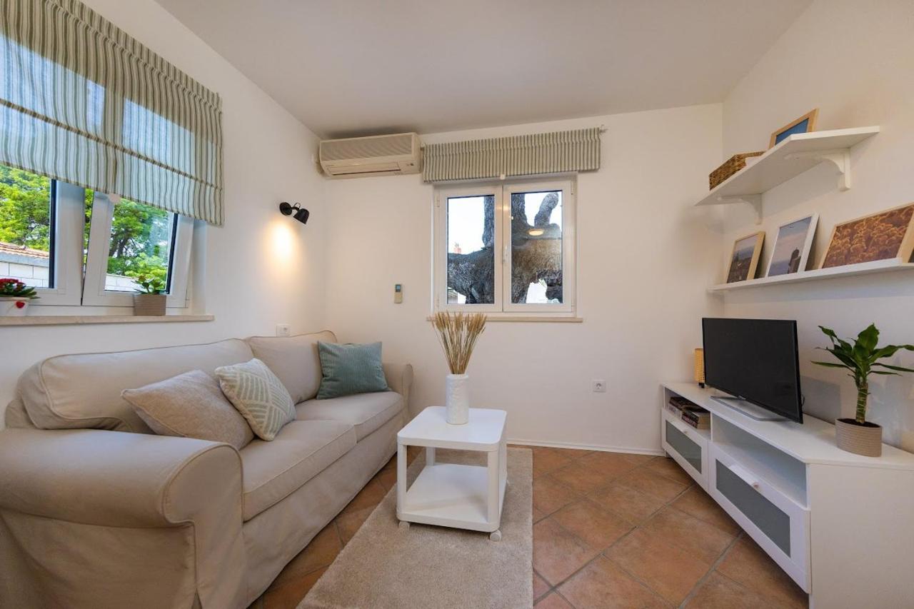One-Bedroom Apartment Garden View