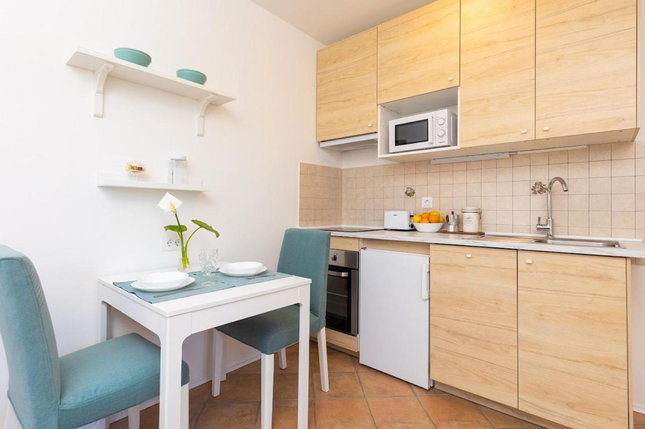 One-Bedroom Apartment Garden View