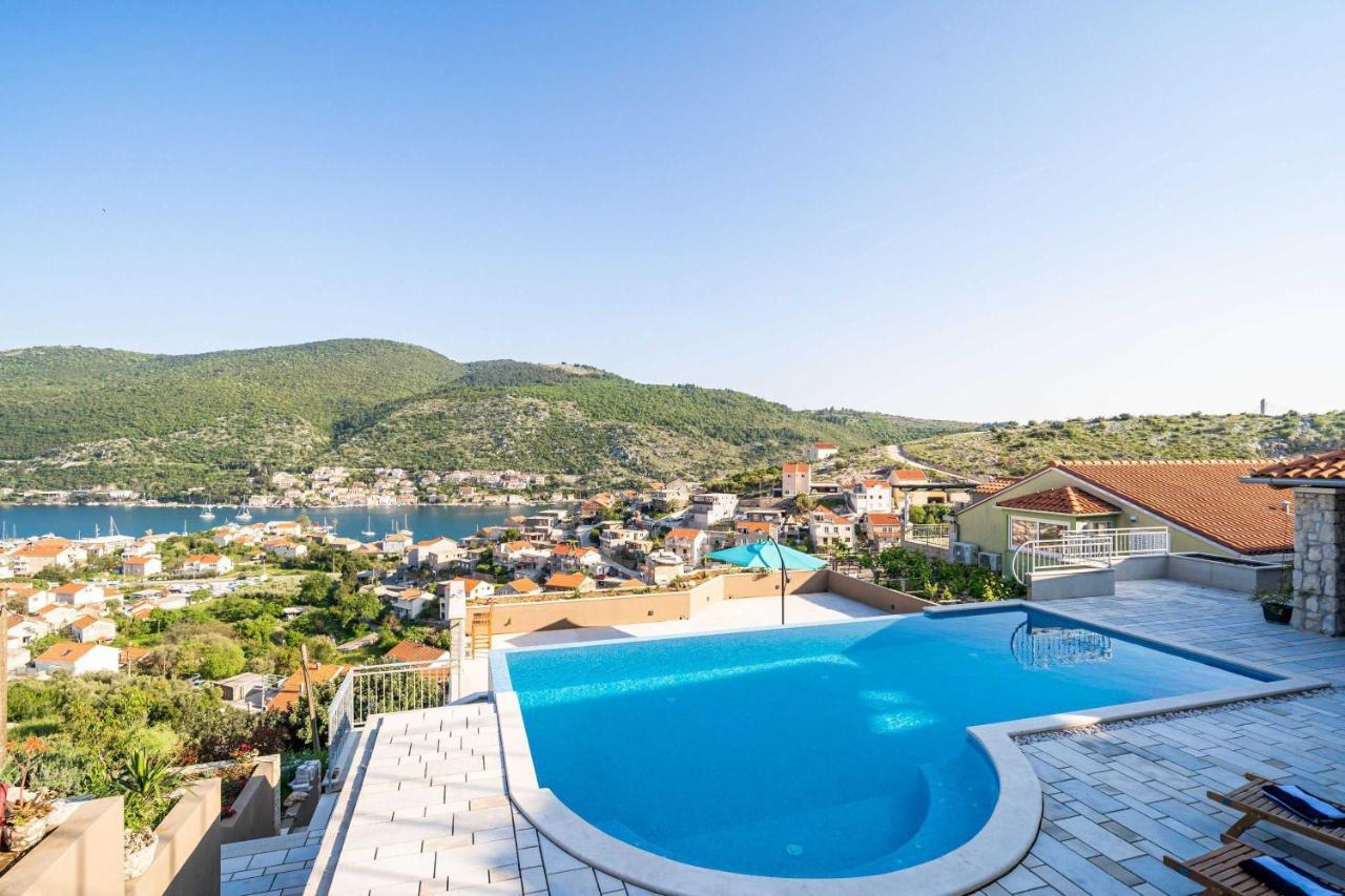 Two-Bedroom Apartment Shared Pool