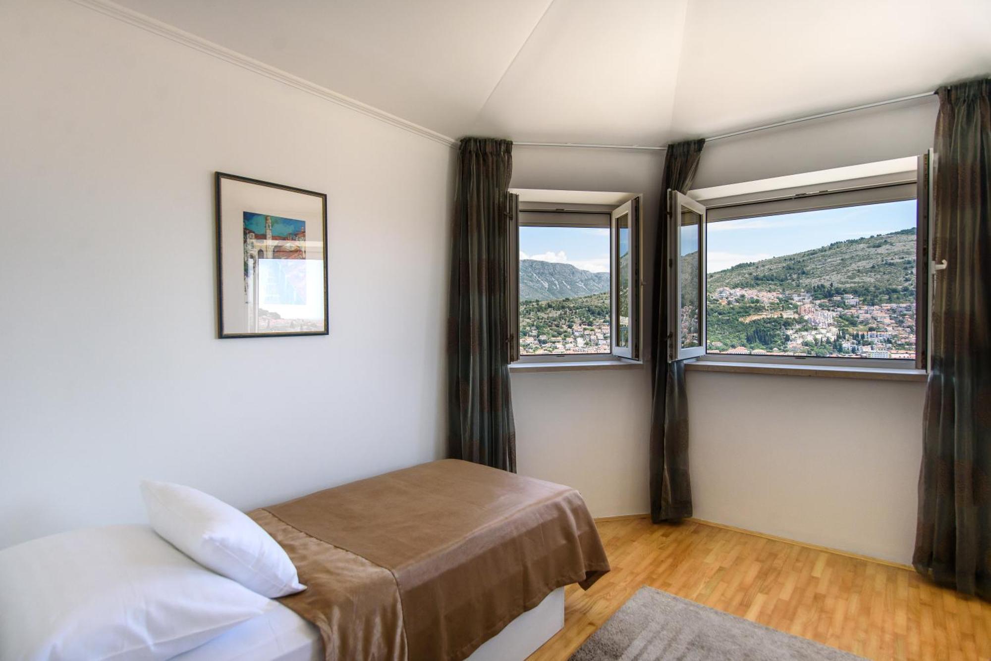Two-Bedroom Apartment Sea View