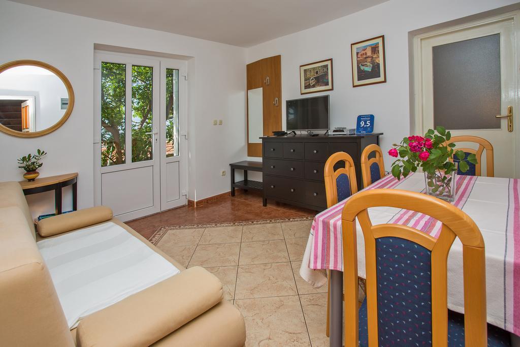 One-Bedroom Apartment Terrace