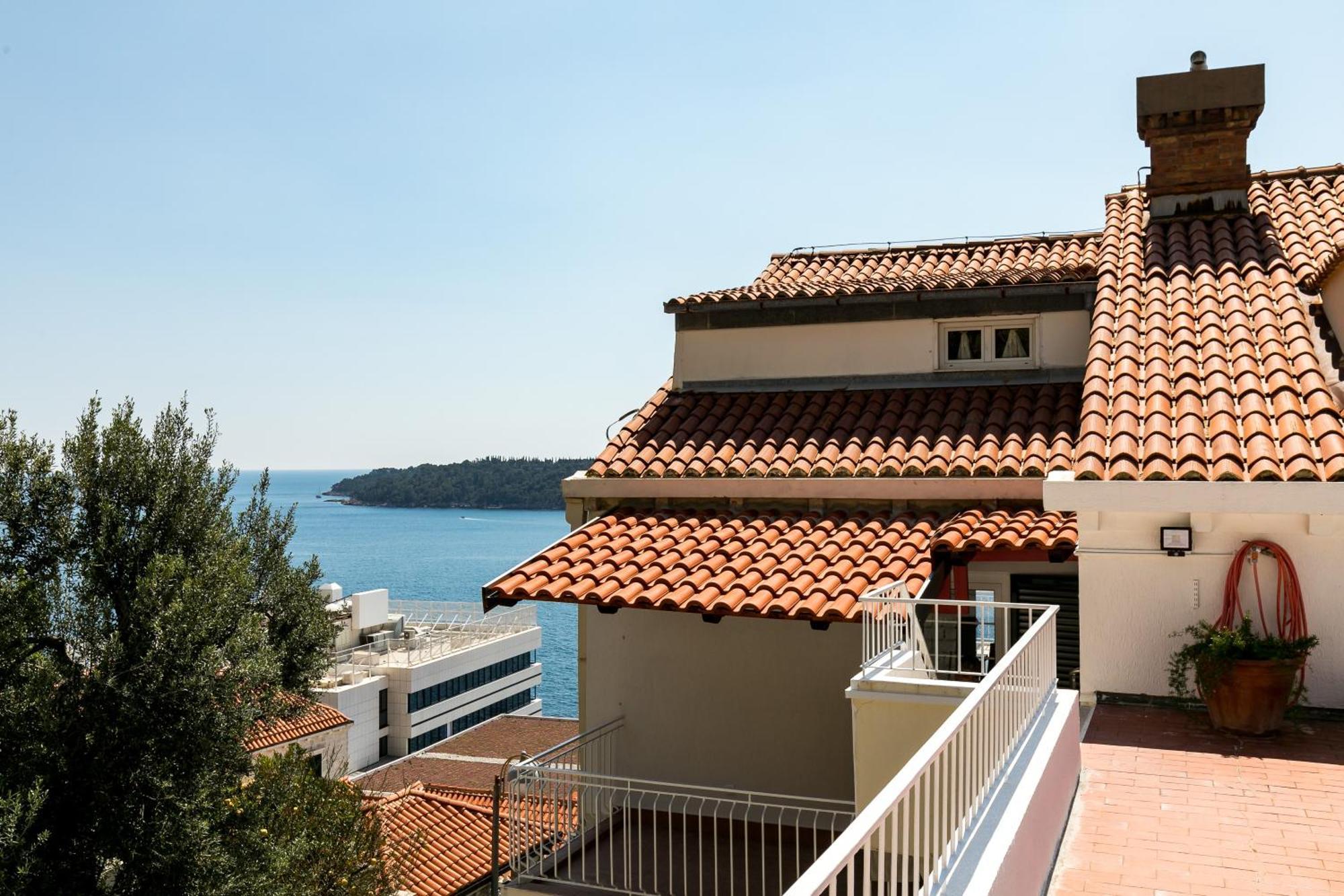 Three Bedroom Apartment Balcony Sea View