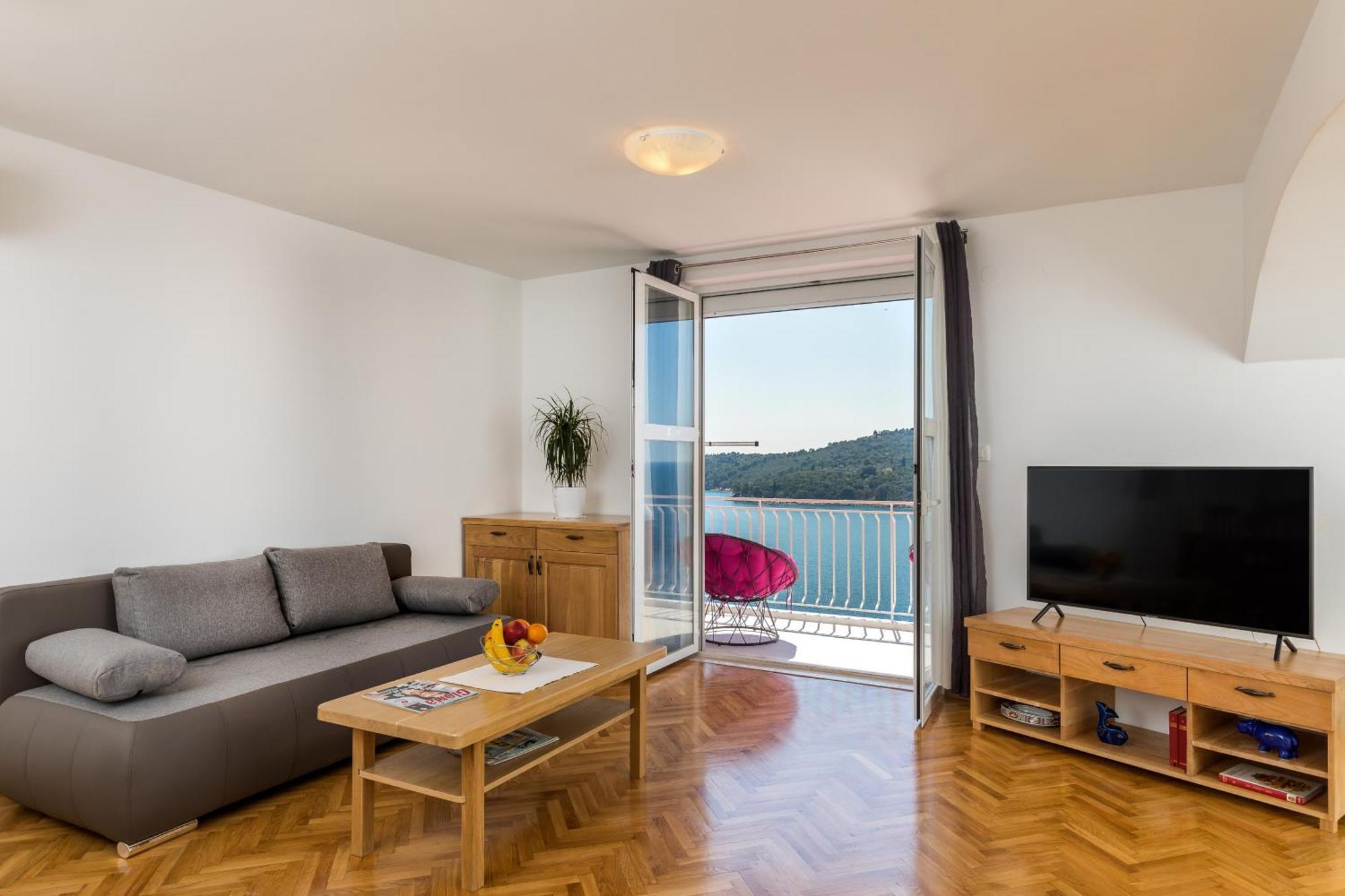 Three Bedroom Apartment Balcony Sea View