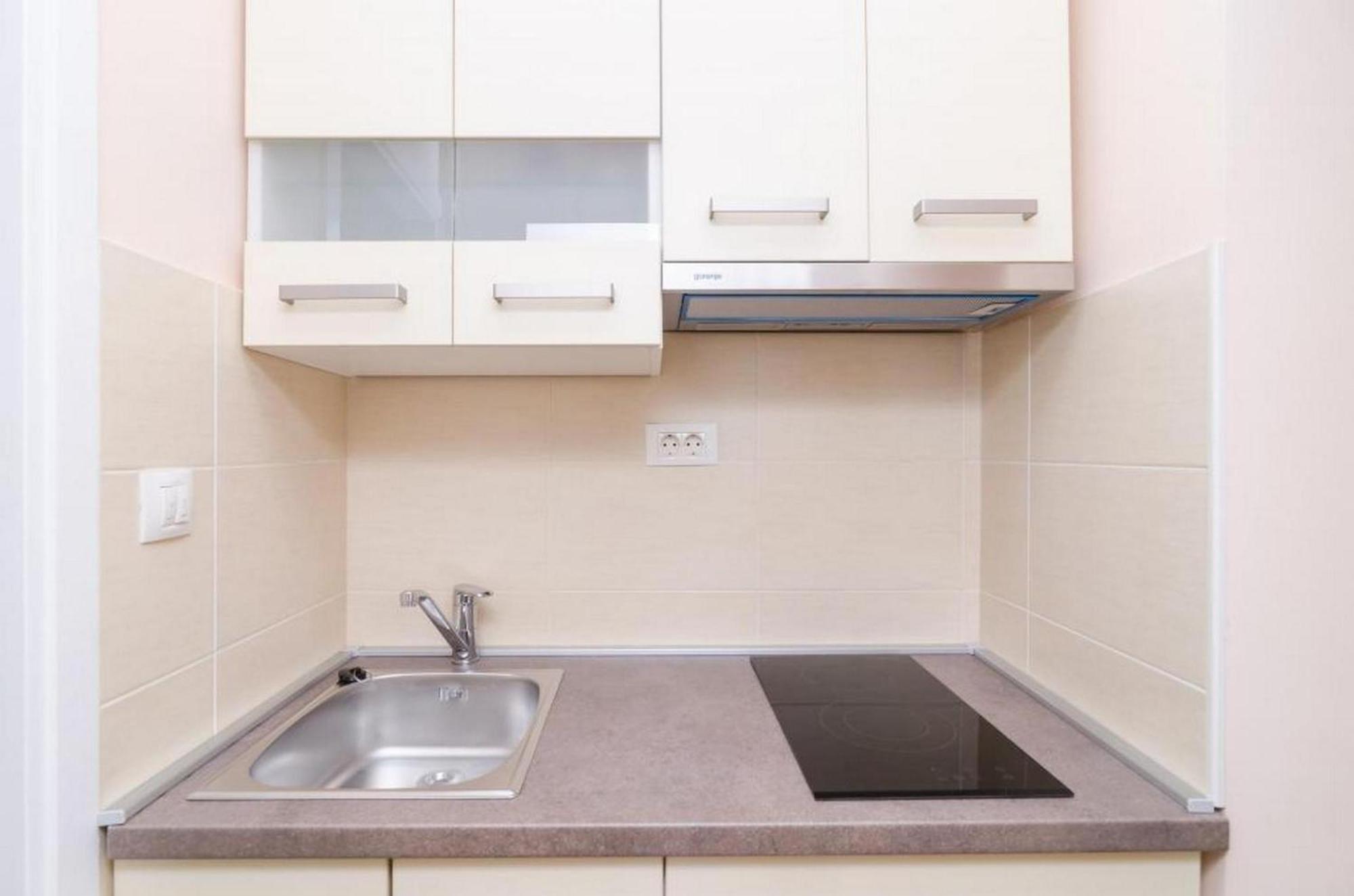 Comfort One-Bedroom Apartment Terrace Sea View