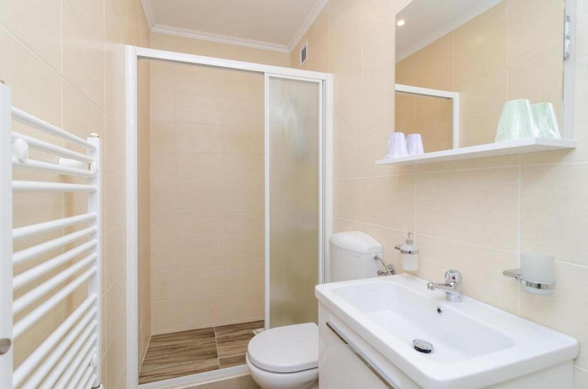 Comfort One-Bedroom Apartment Terrace Sea View