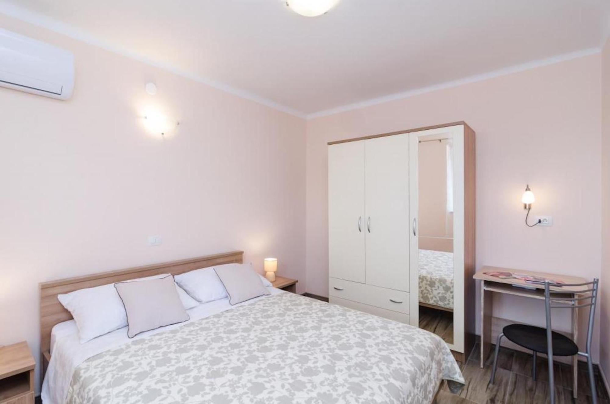 One-Bedroom Apartment Terrace Sea View