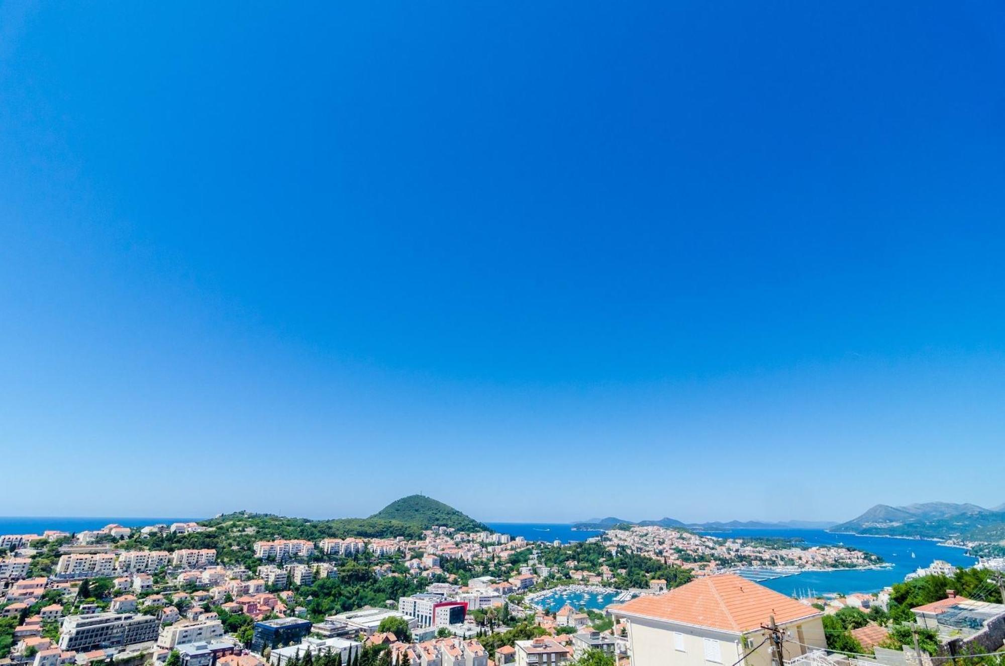 One-Bedroom Apartment Terrace Sea View