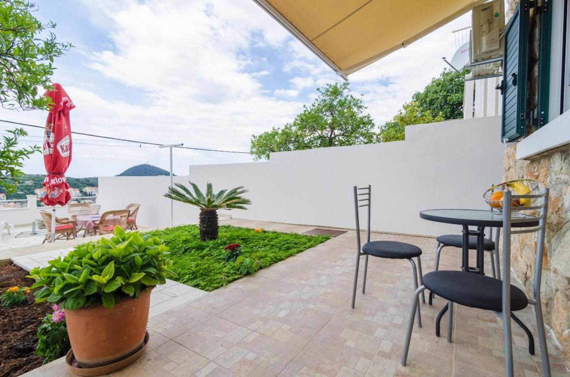 One-Bedroom Apartment Terrace Sea View