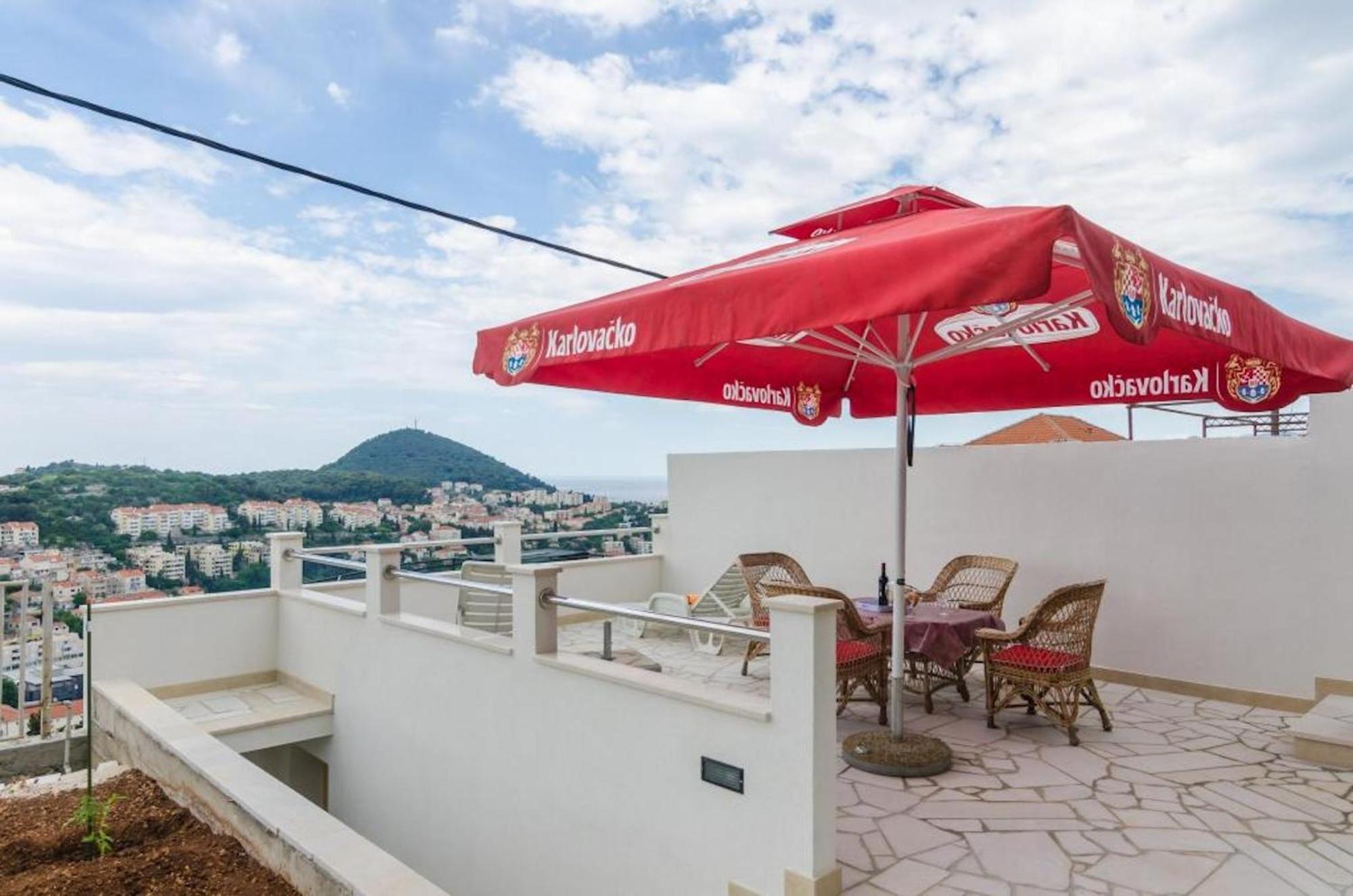 One-Bedroom Apartment Terrace Sea View