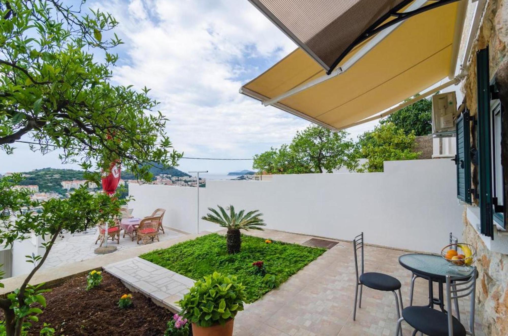 One-Bedroom Apartment Terrace Sea View