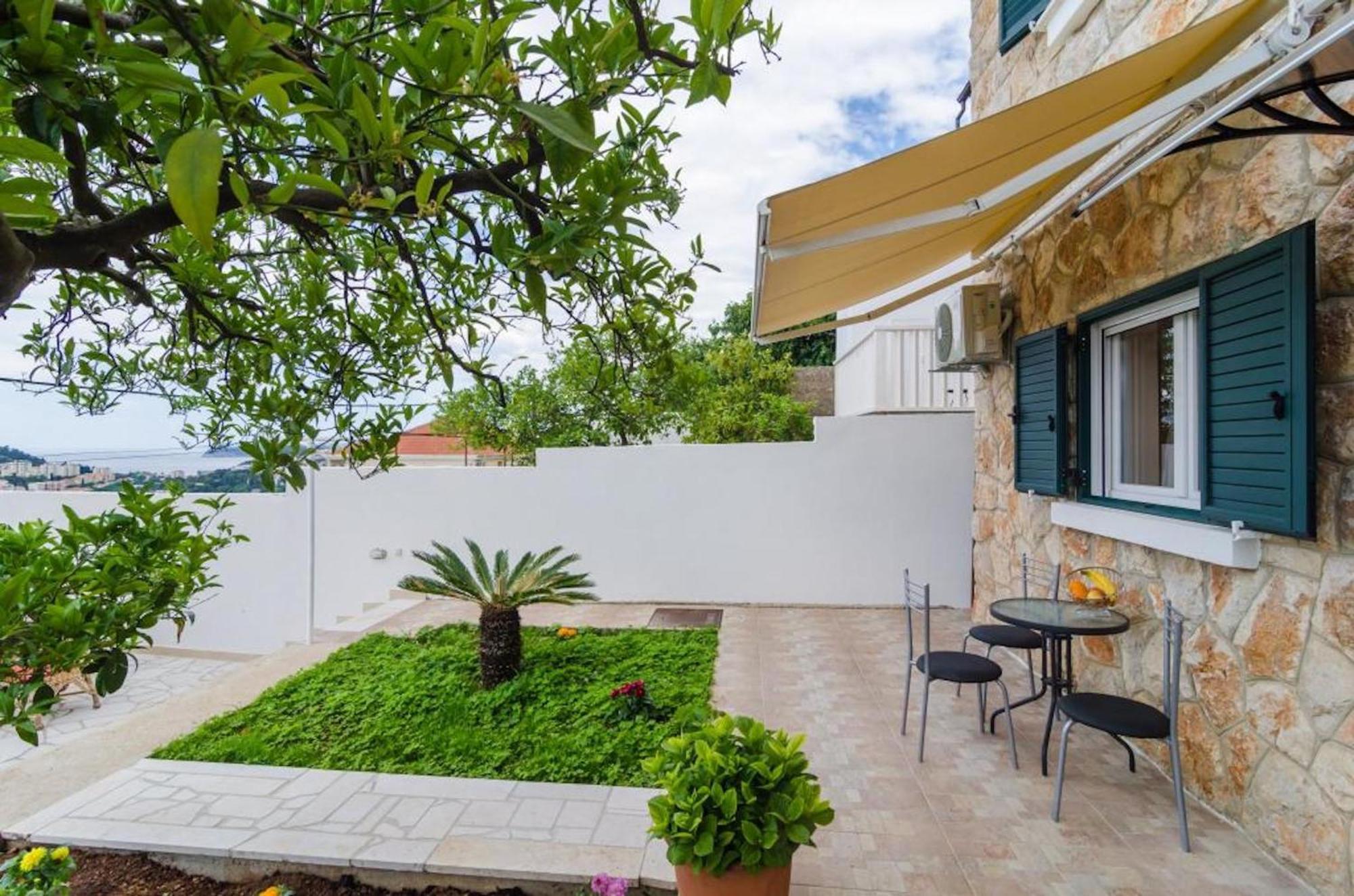 One-Bedroom Apartment Terrace Sea View