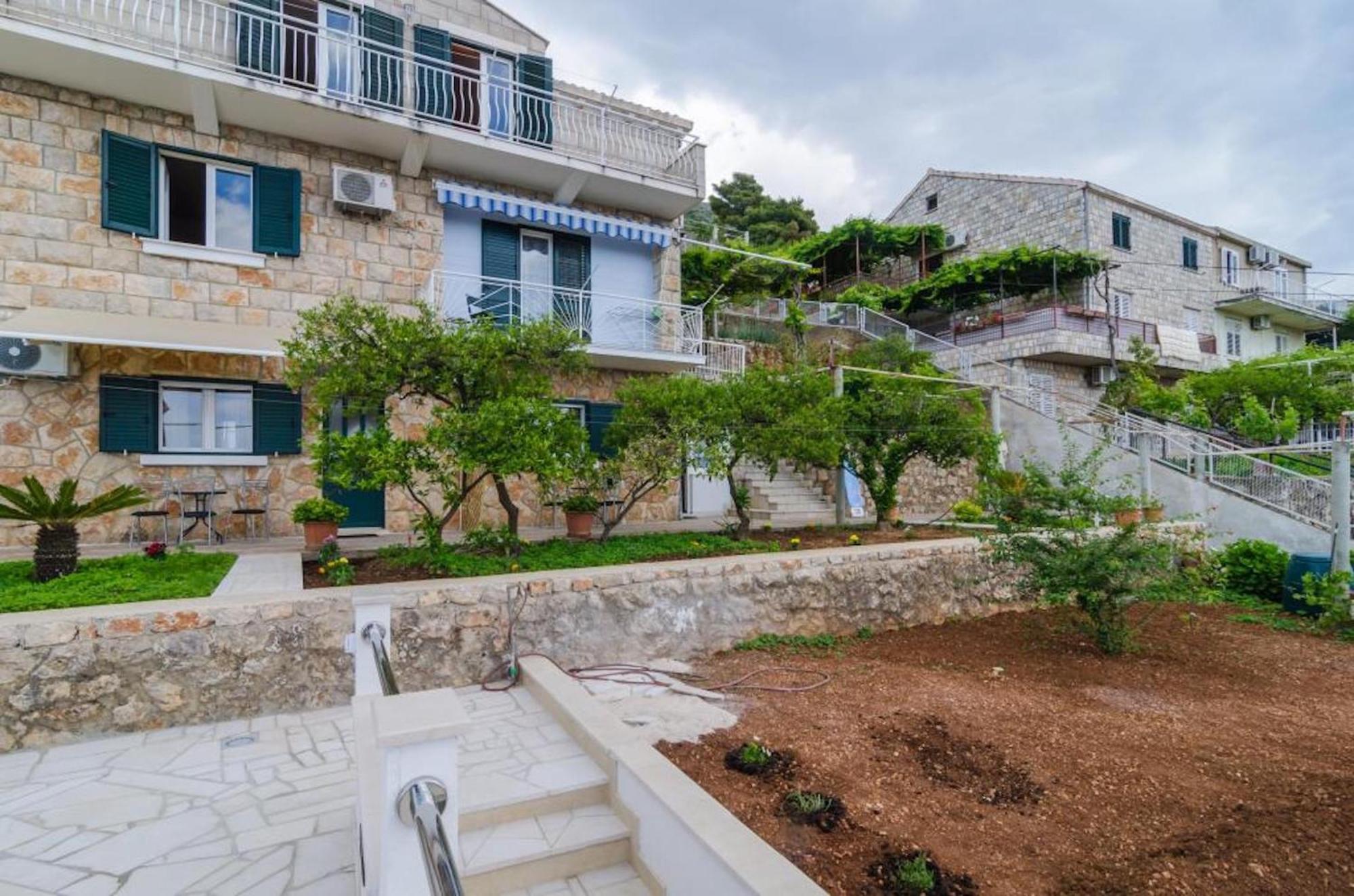 One-Bedroom Apartment Terrace Sea View