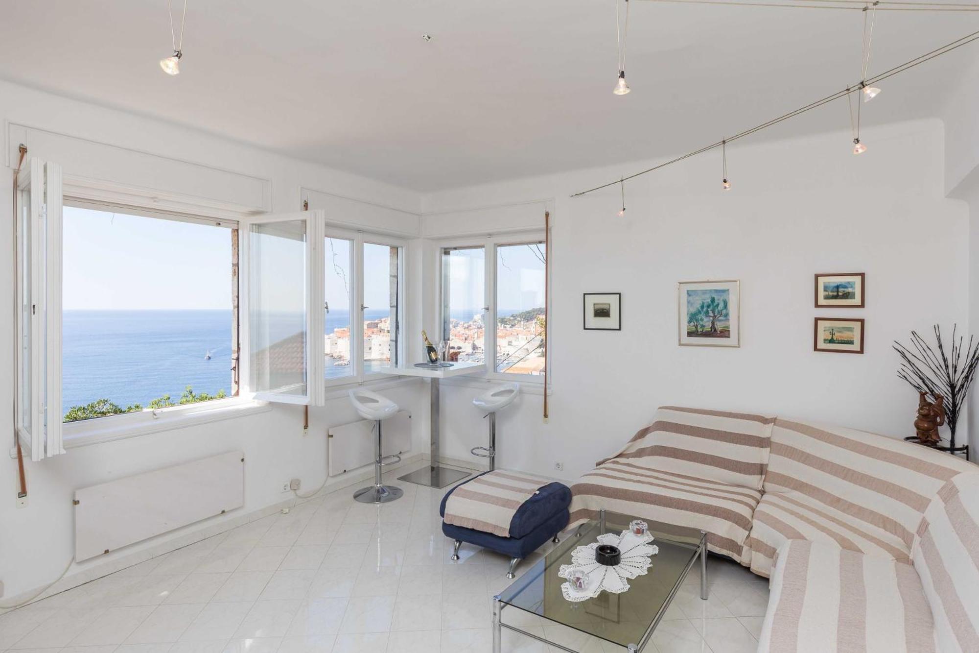 Three Bedroom Apartment Sea View