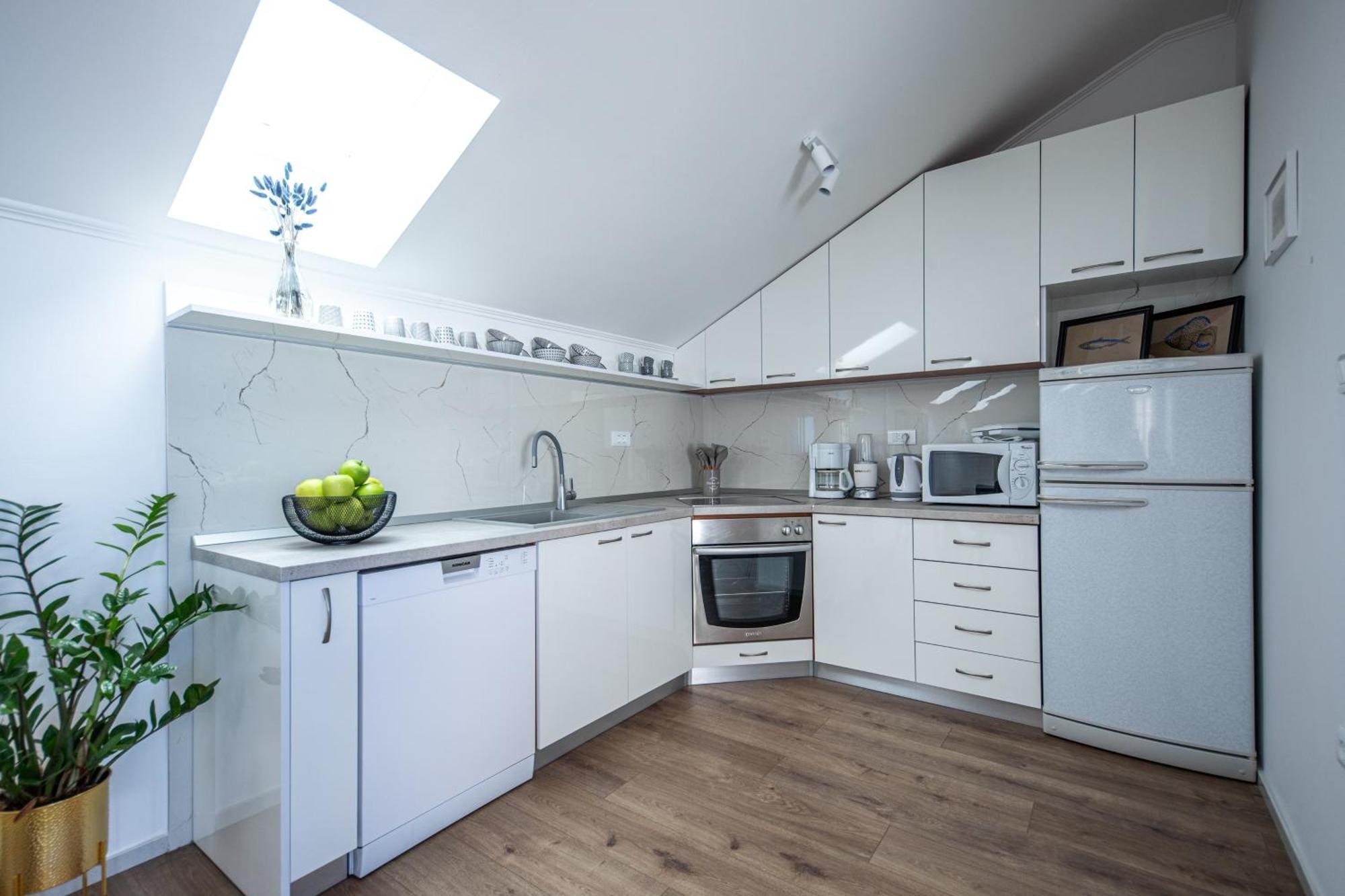 Two-Bedroom Apartment Terrace Sea View