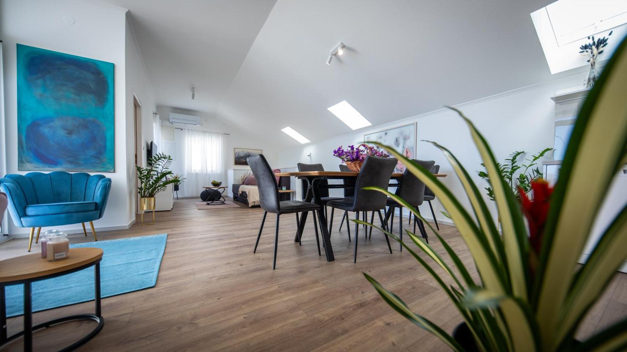 Two-Bedroom Apartment Terrace Sea View