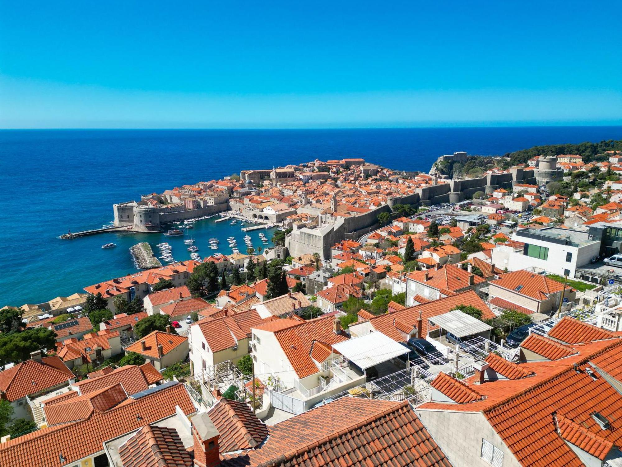 Two-Bedroom Apartment Terrace Sea View