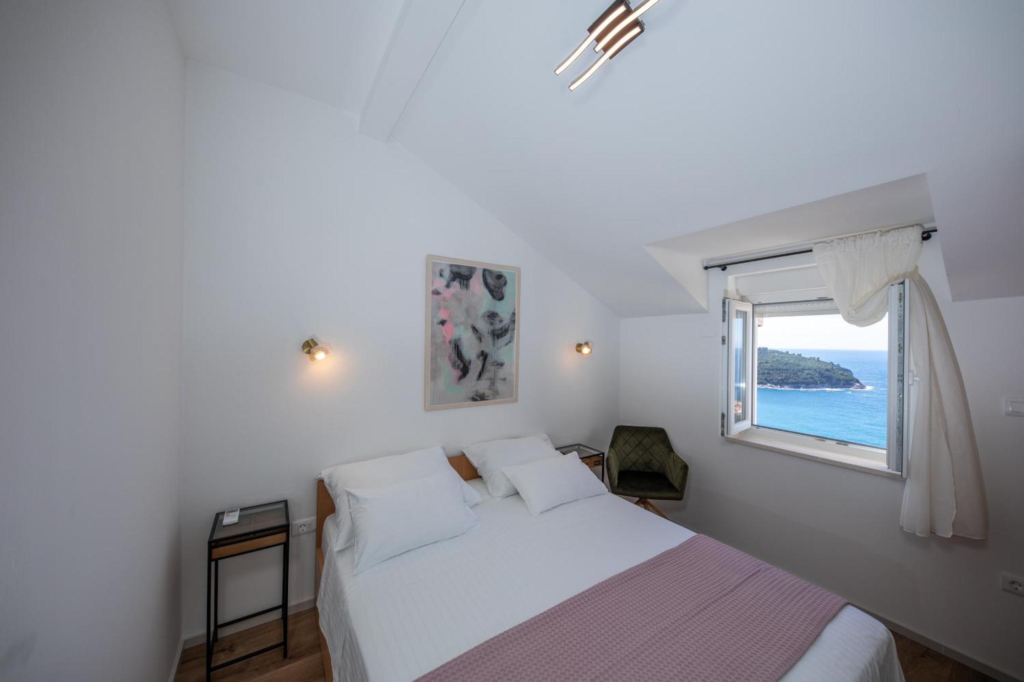 Two-Bedroom Apartment Terrace Sea View