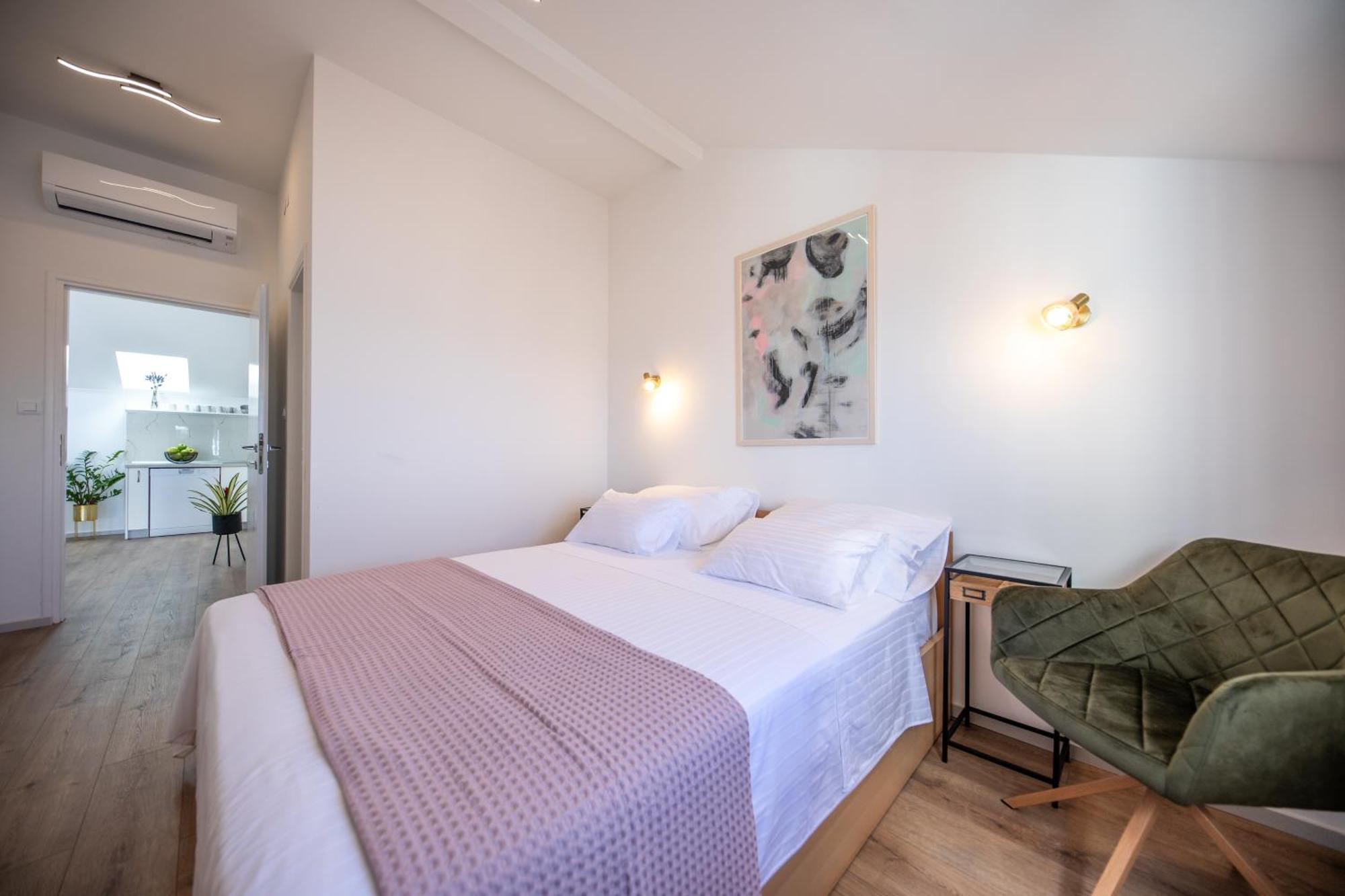 Two-Bedroom Apartment Terrace Sea View