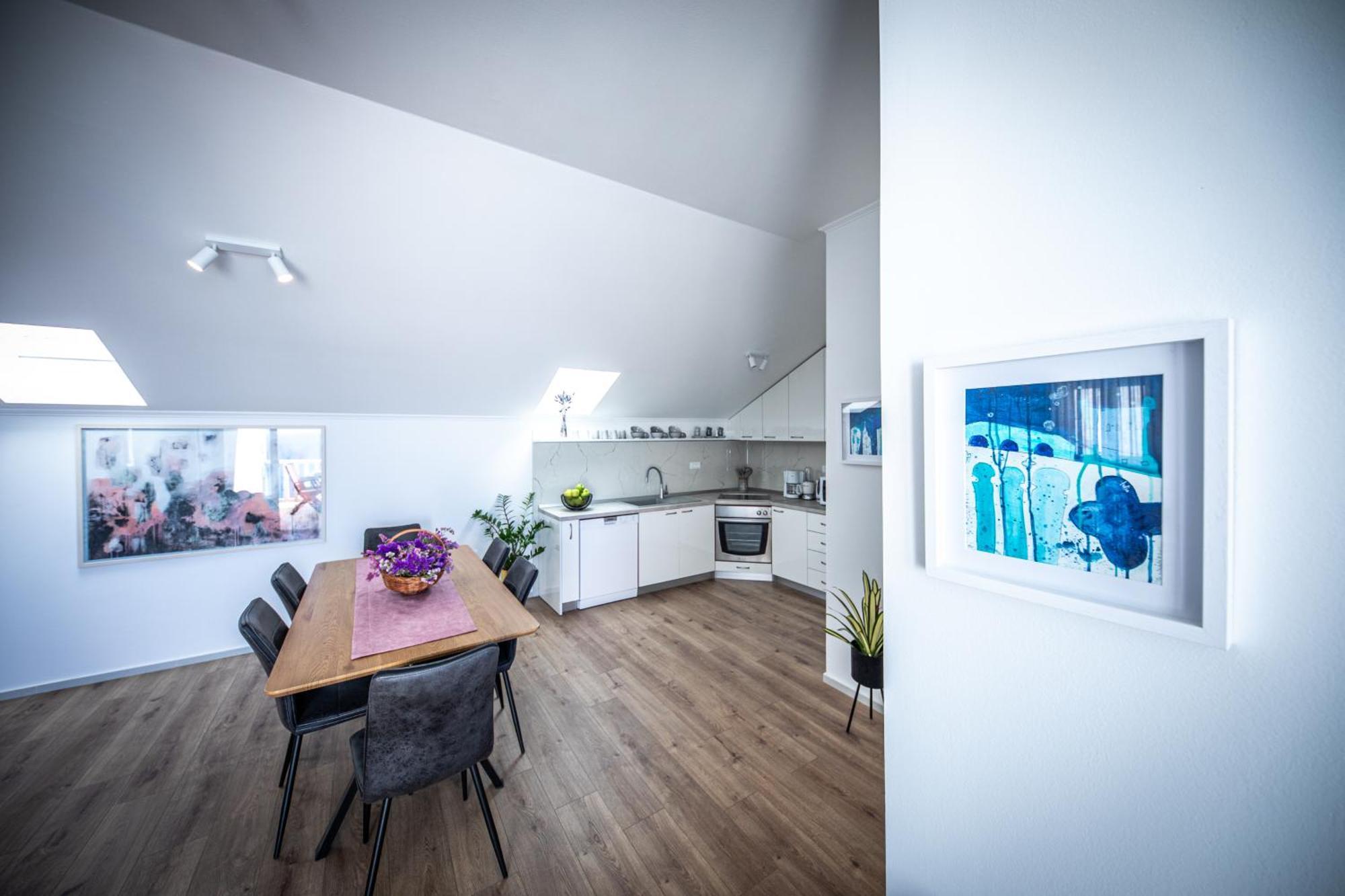 Two-Bedroom Apartment Terrace Sea View