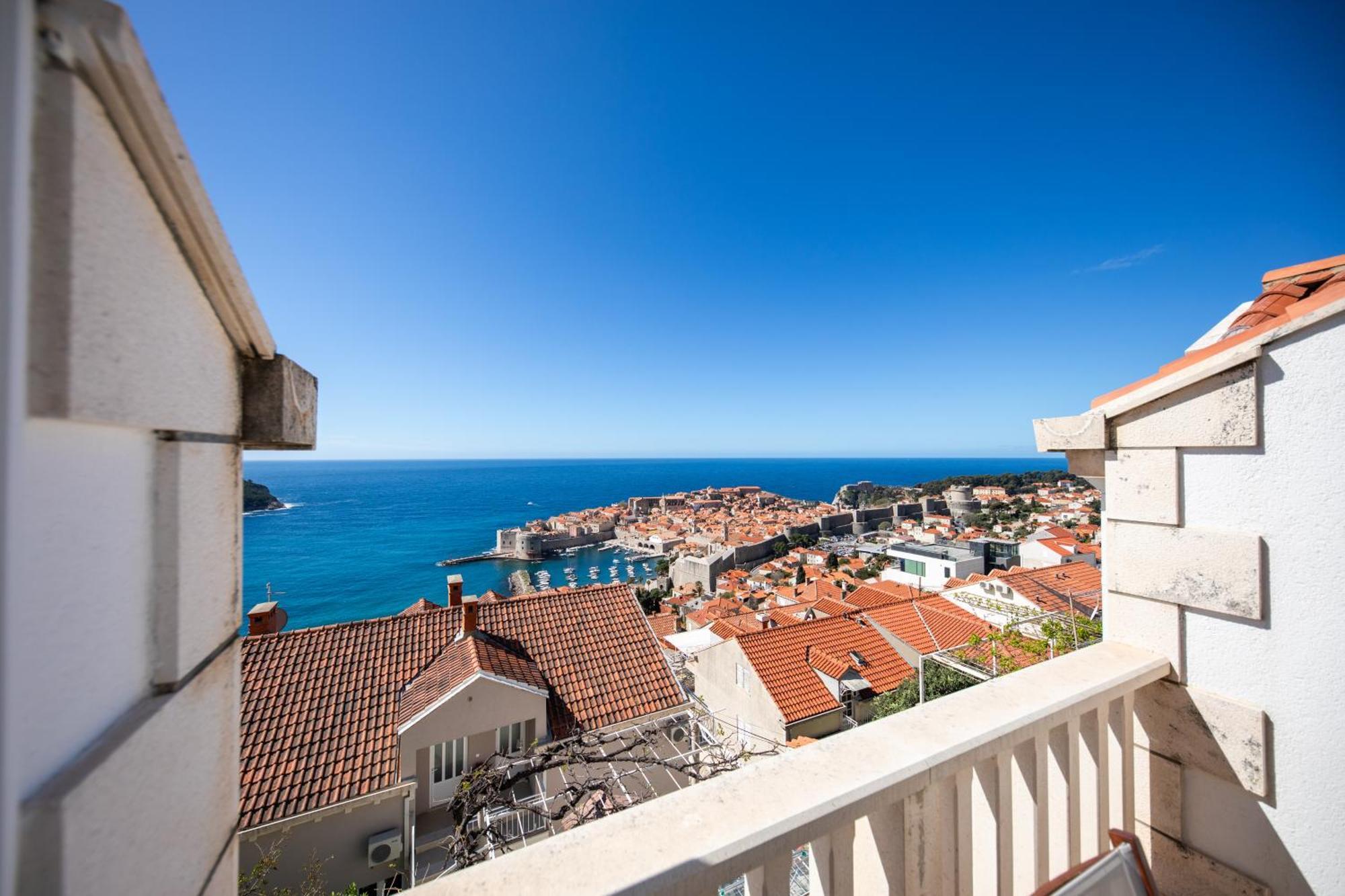 Two-Bedroom Apartment Terrace Sea View