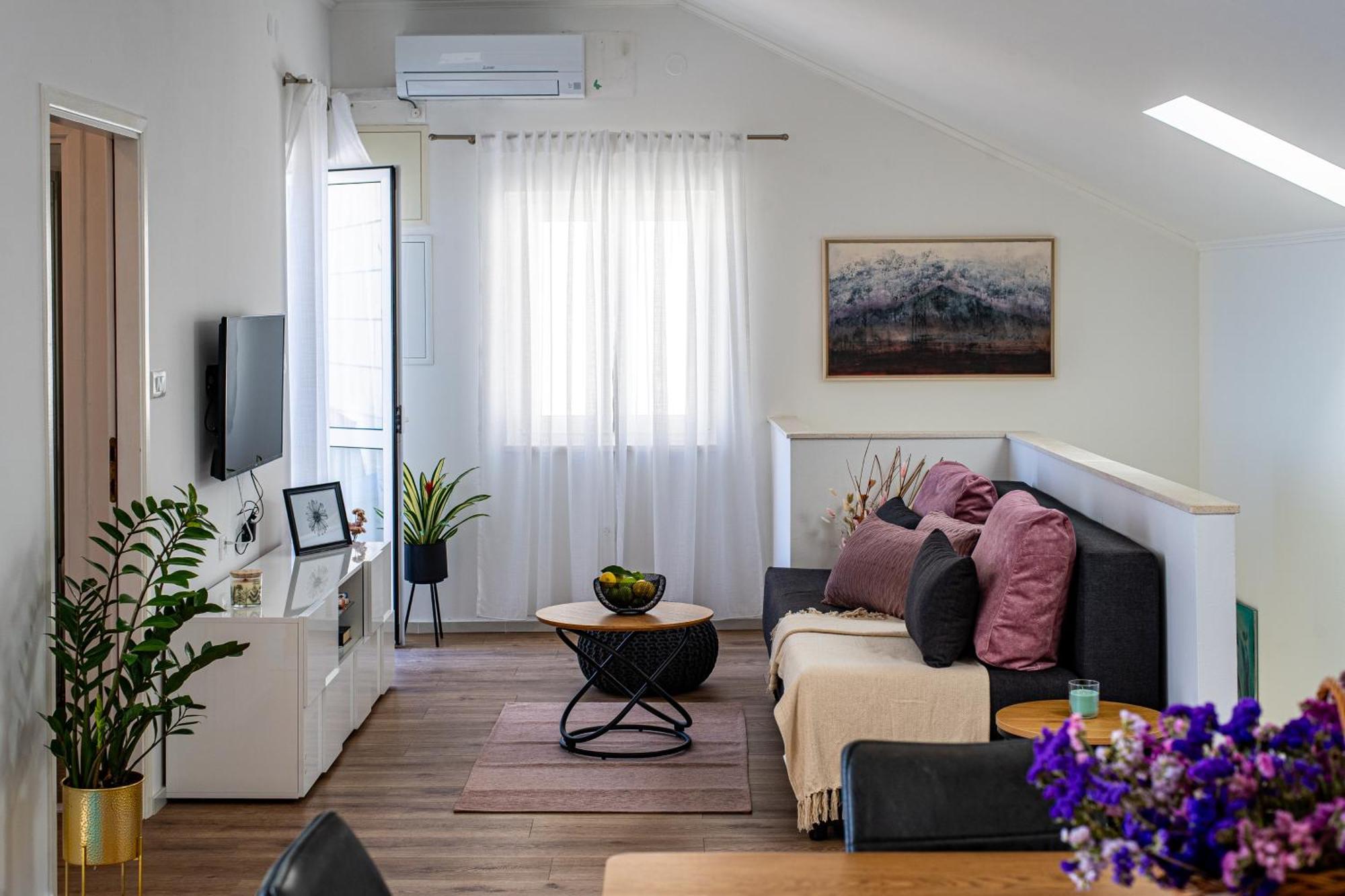 Two-Bedroom Apartment Terrace Sea View