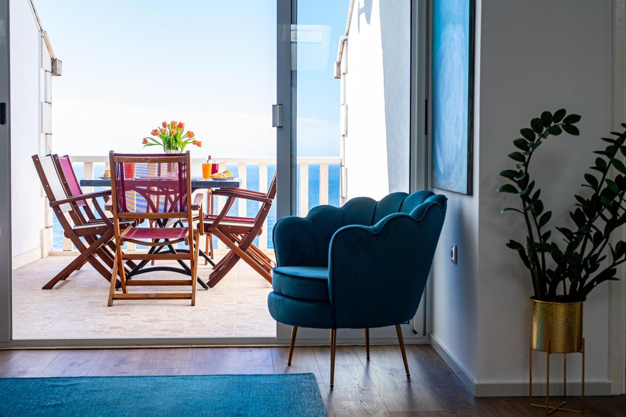 Two-Bedroom Apartment Terrace Sea View