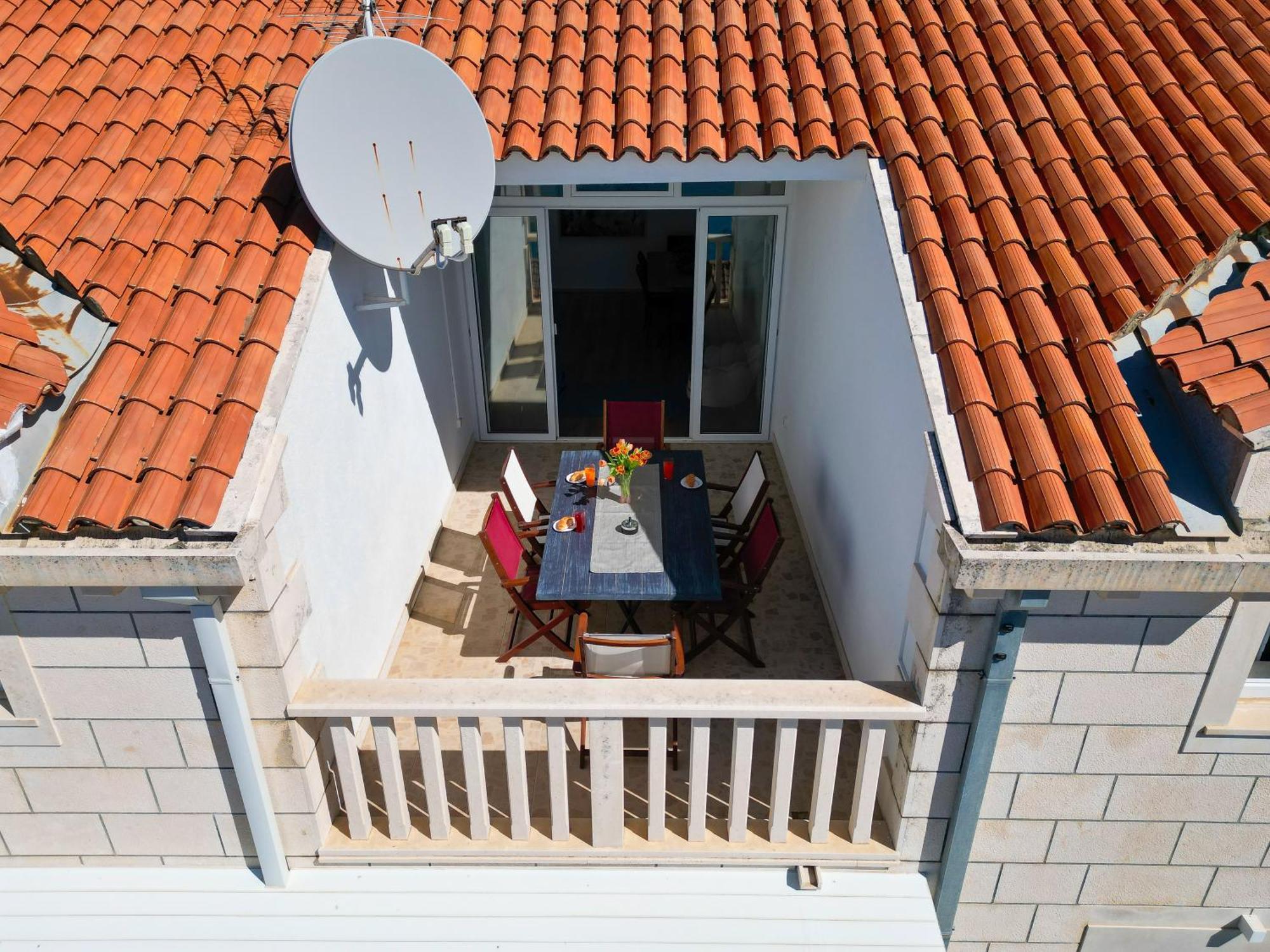 Two-Bedroom Apartment Terrace Sea View
