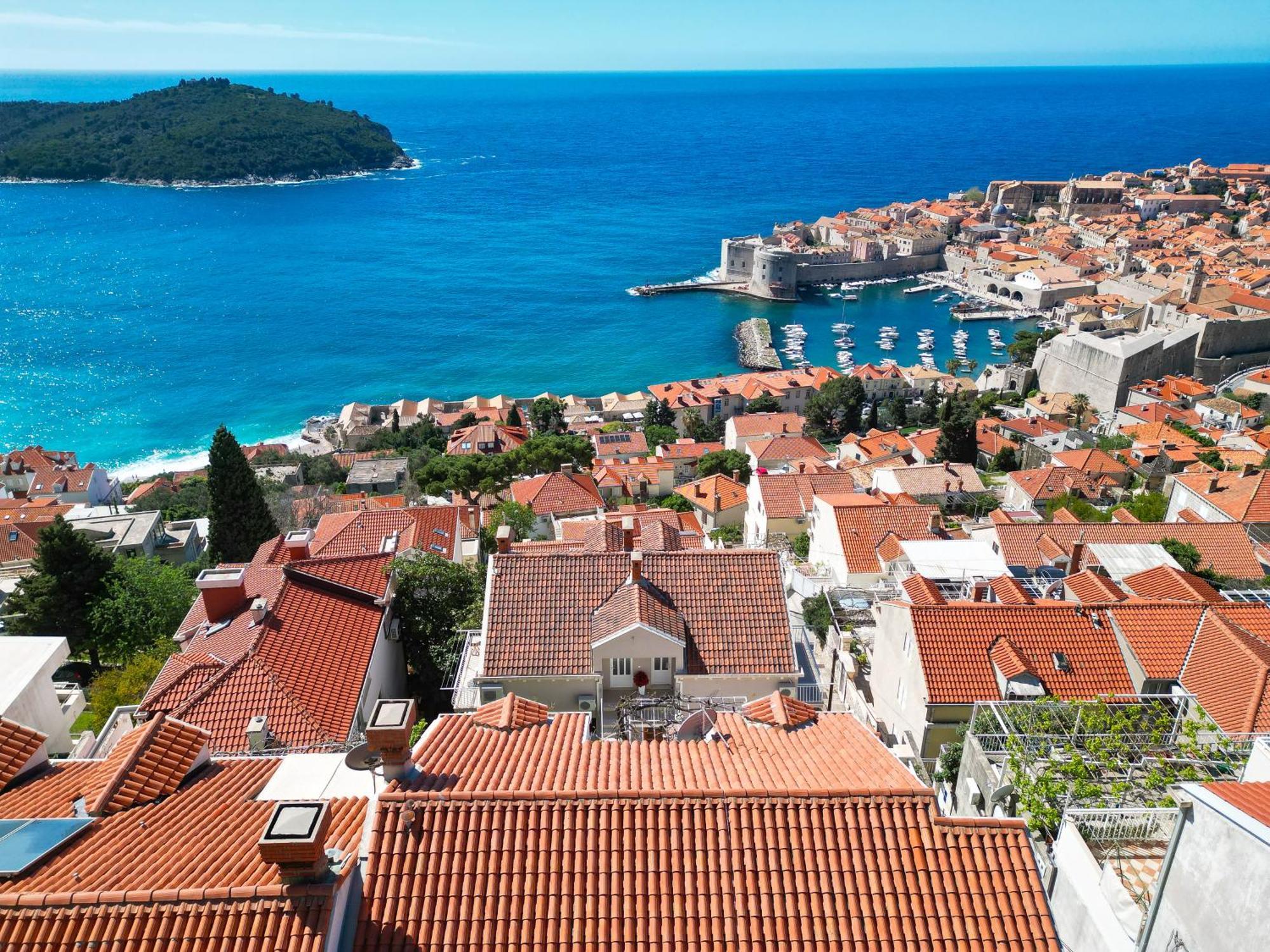 Two-Bedroom Apartment Terrace Sea View