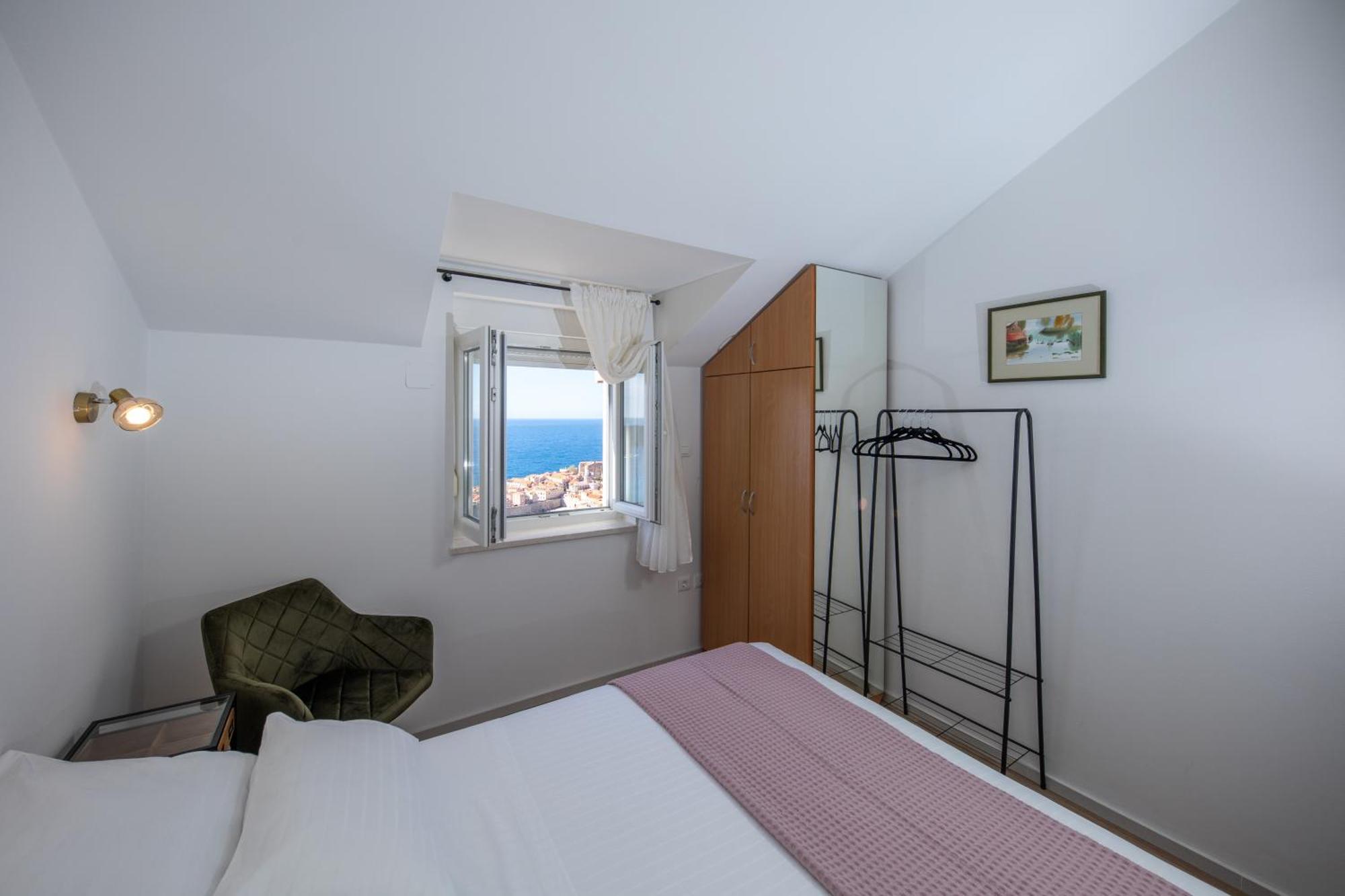 Two-Bedroom Apartment Terrace Sea View