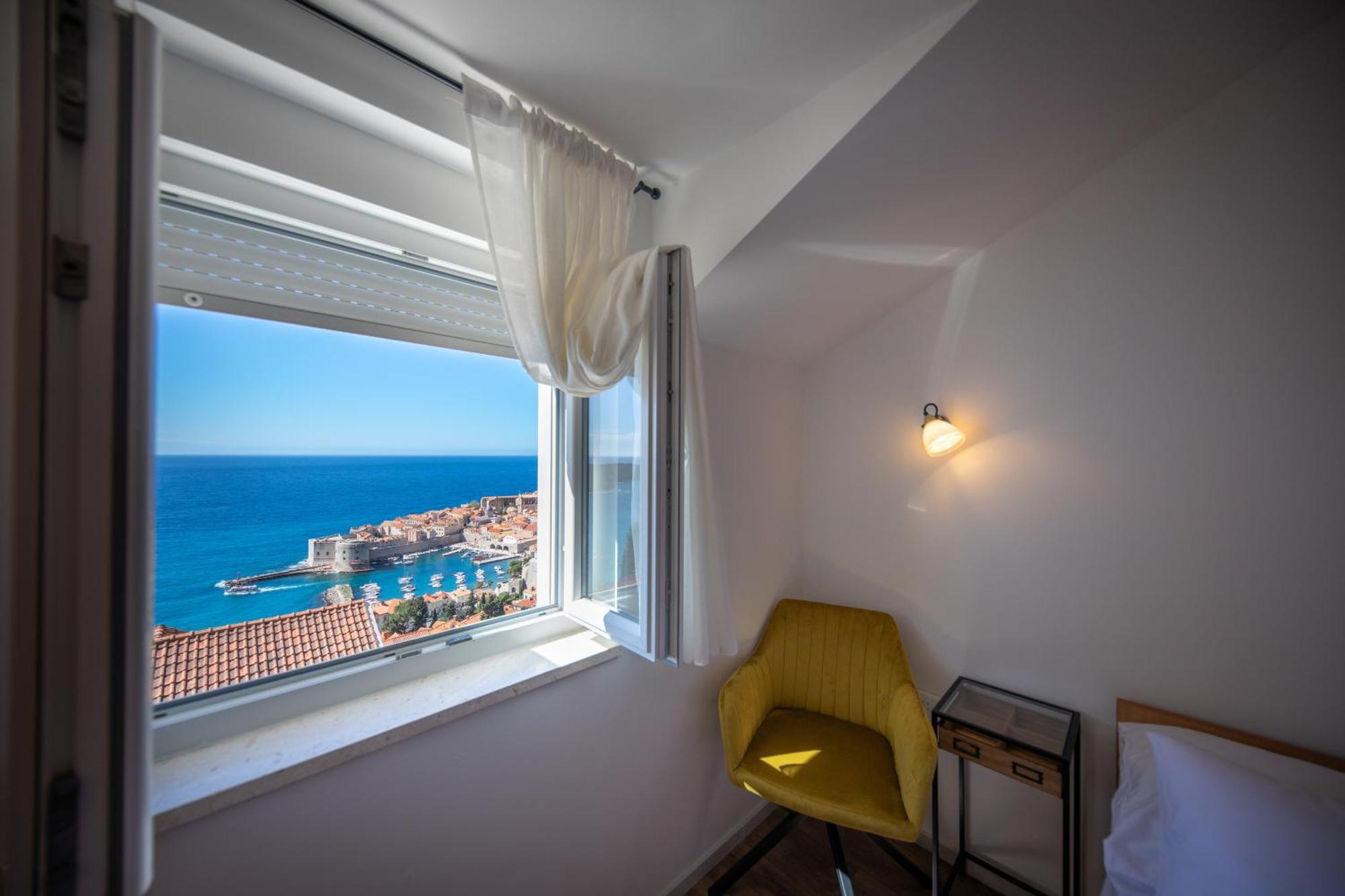 Two-Bedroom Apartment Terrace Sea View