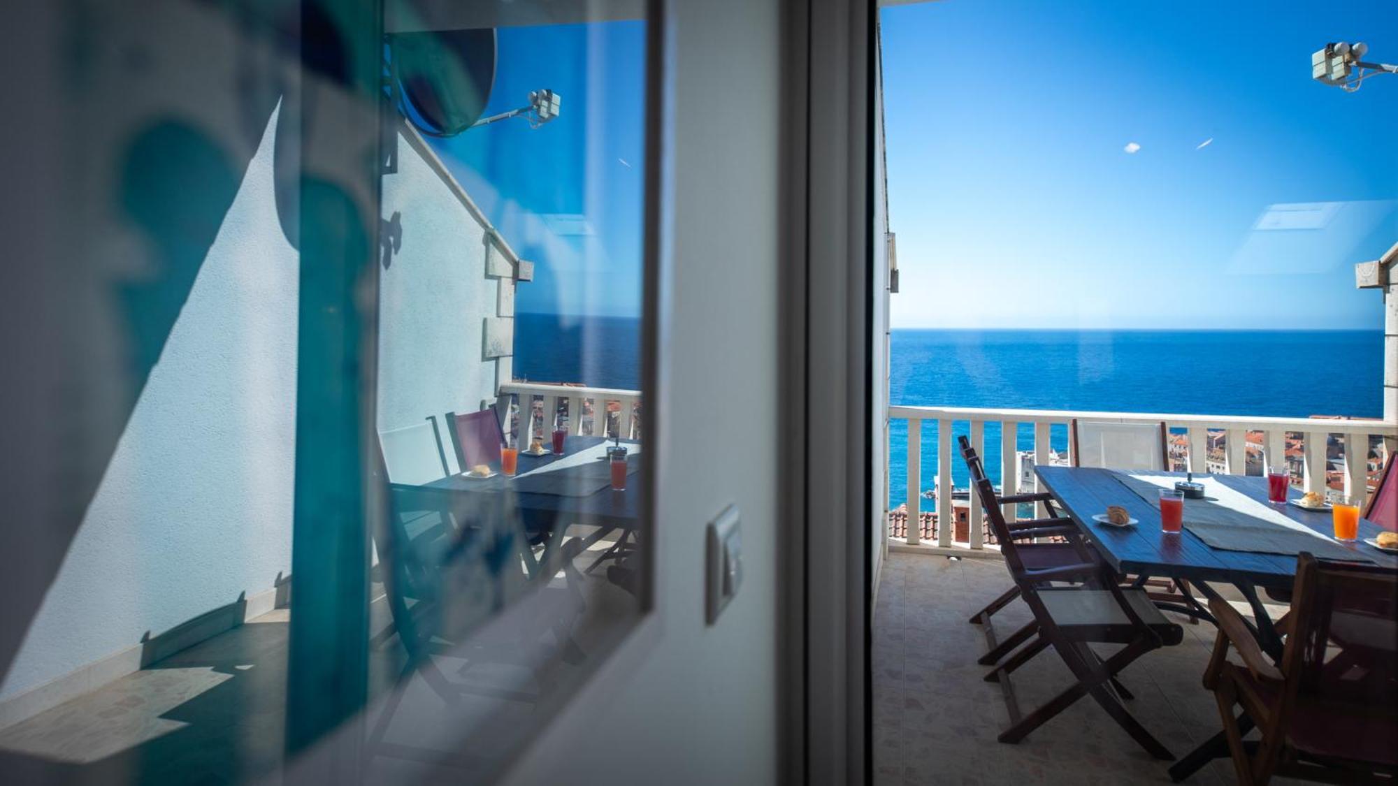 Two-Bedroom Apartment Terrace Sea View