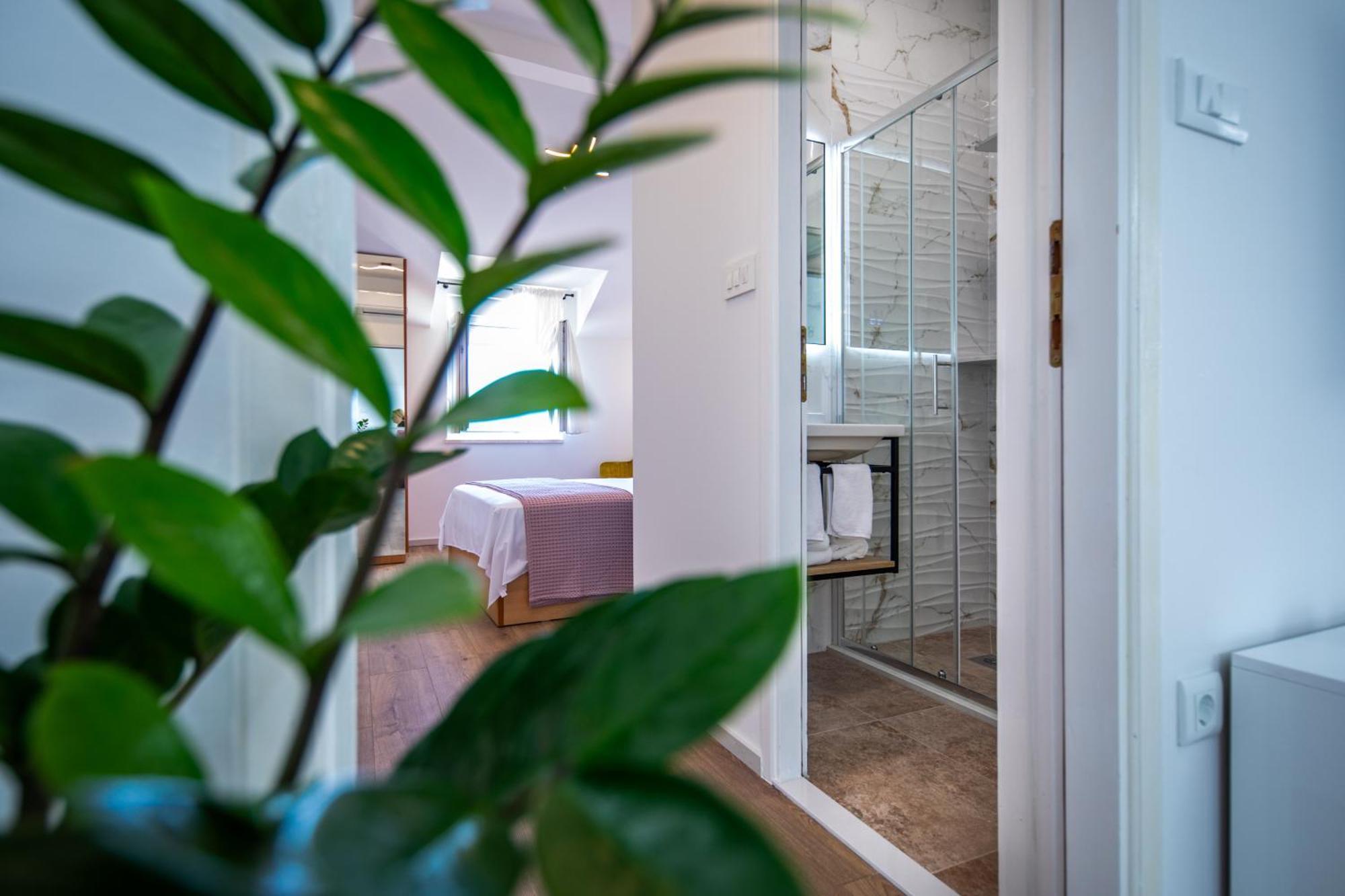 Two-Bedroom Apartment Terrace Sea View