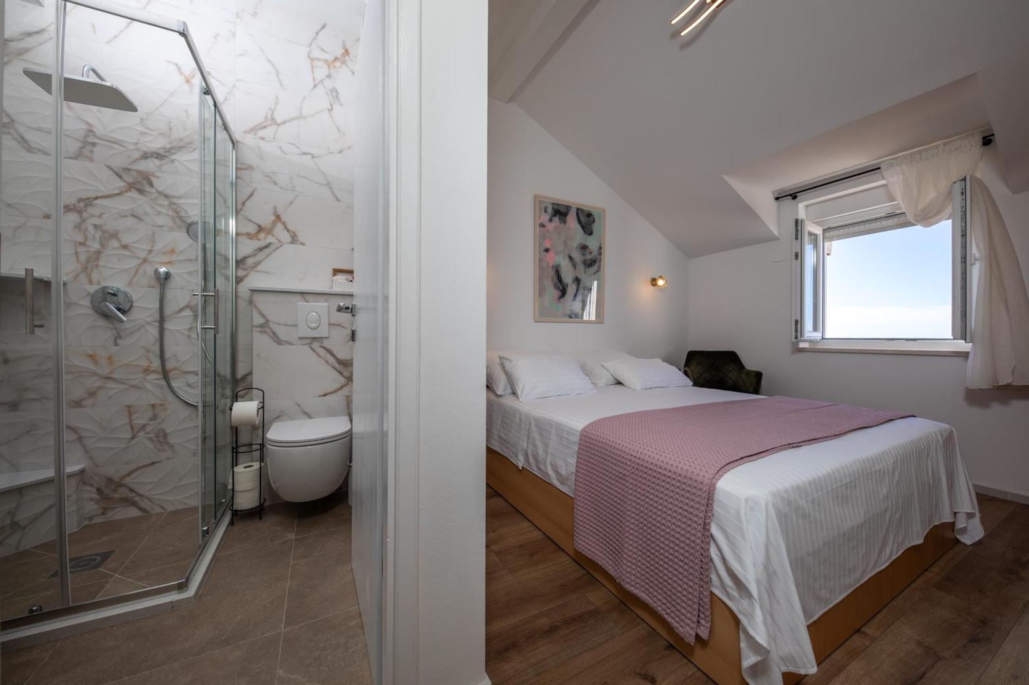 Two-Bedroom Apartment Terrace Sea View