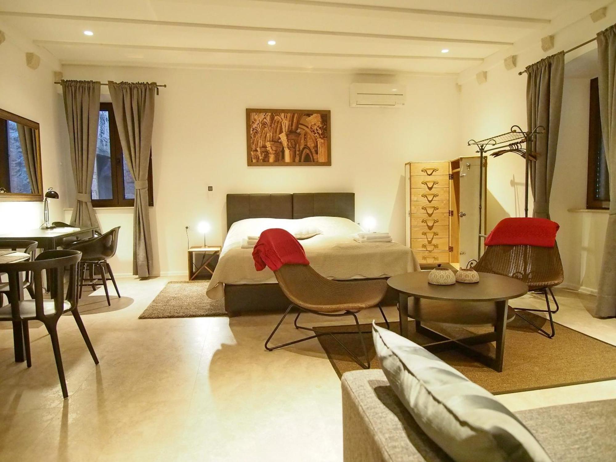 Studio Apartment