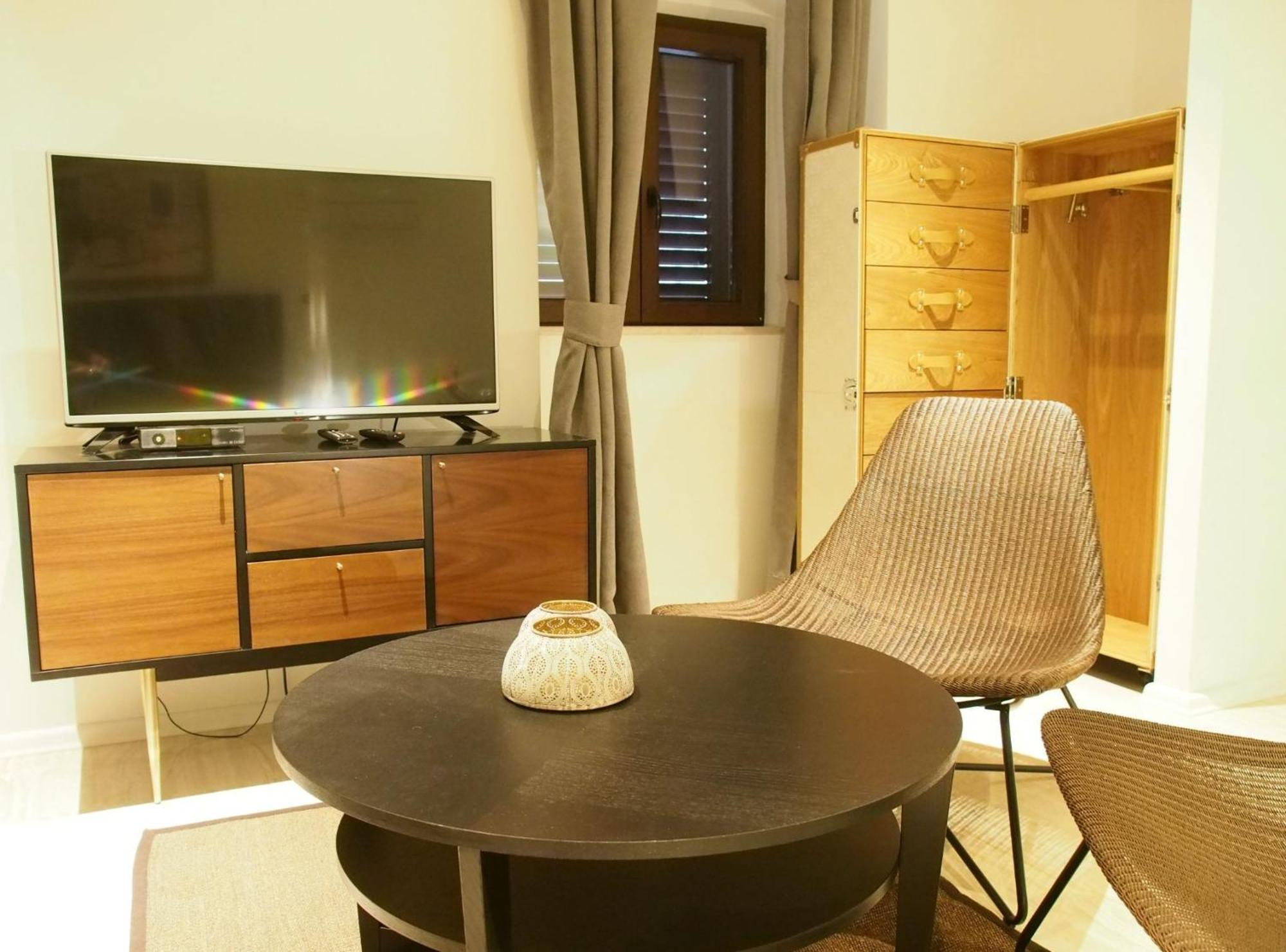 Deluxe Studio