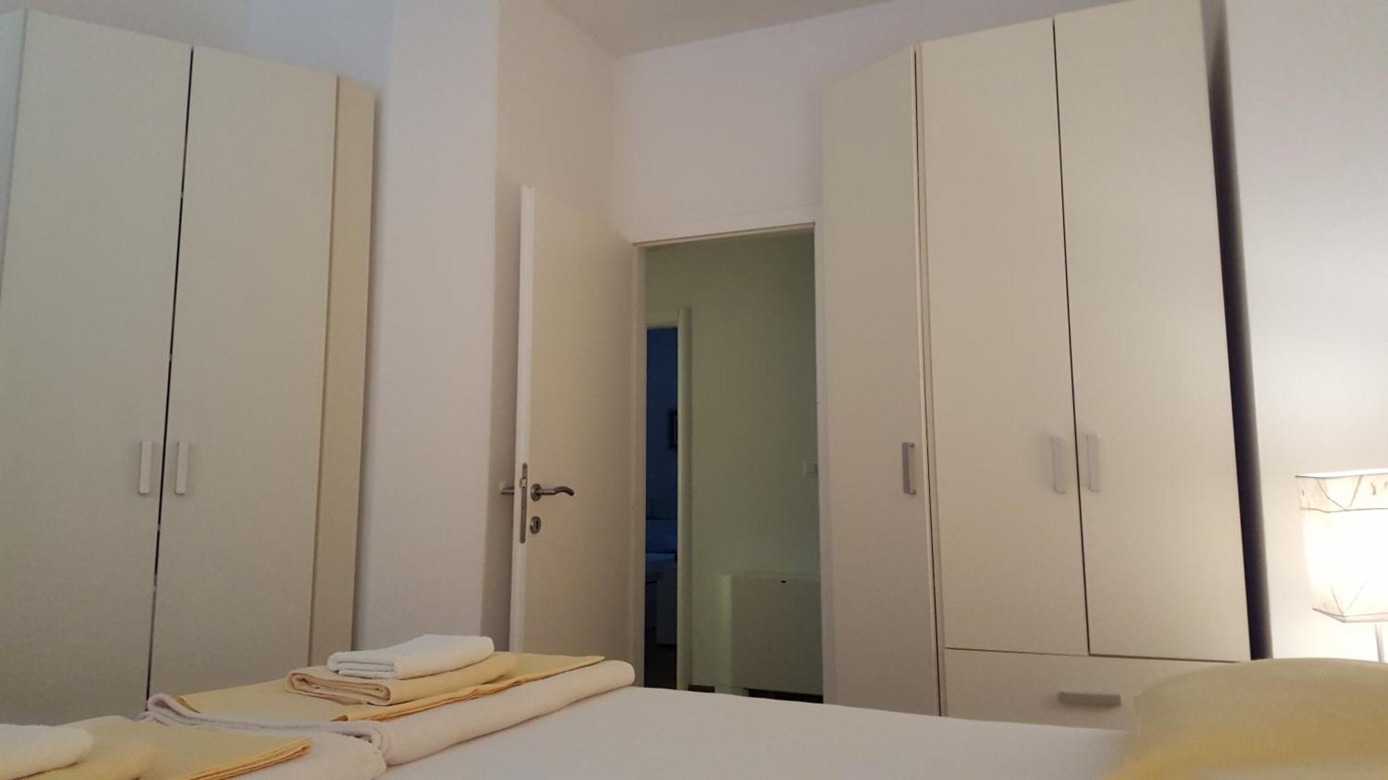 Three-Bedroom Apartment Terrace Balcony