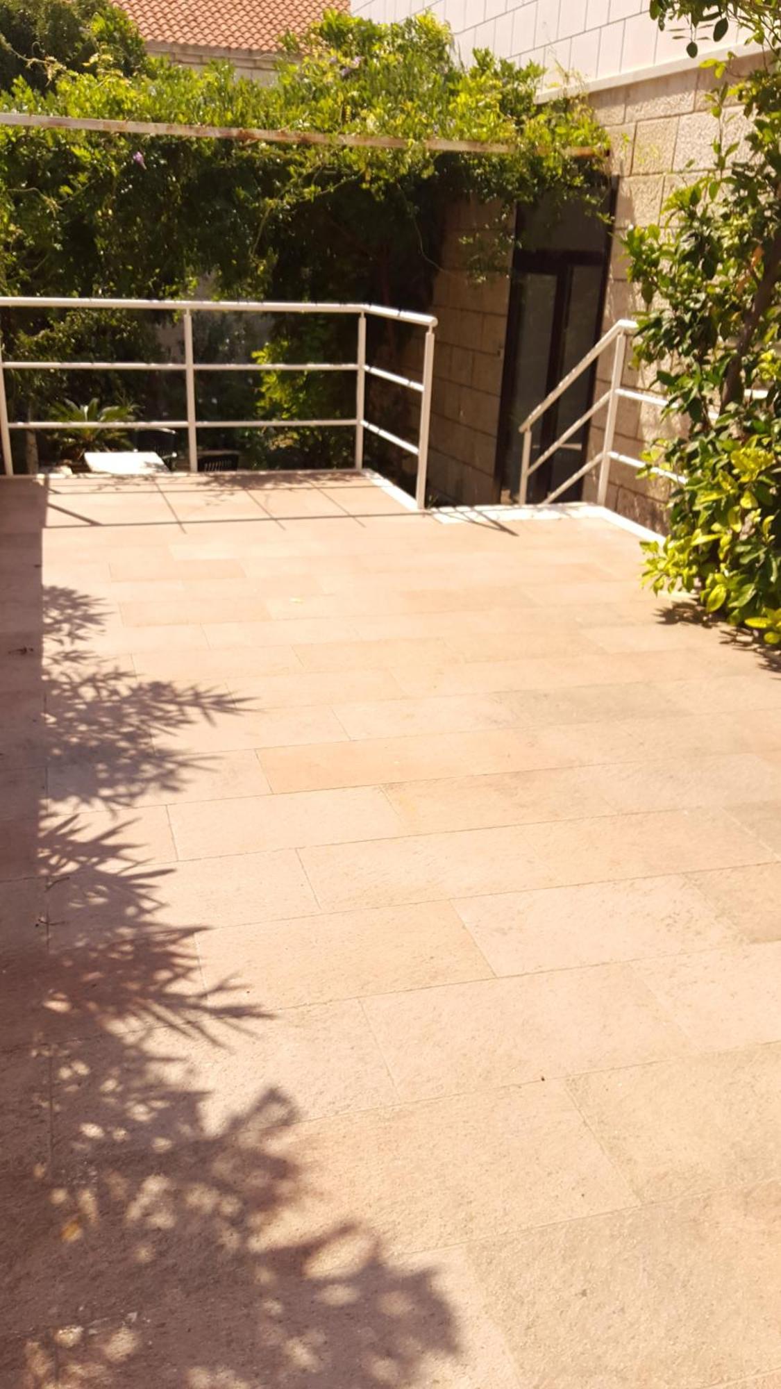 Three-Bedroom Apartment Terrace Balcony