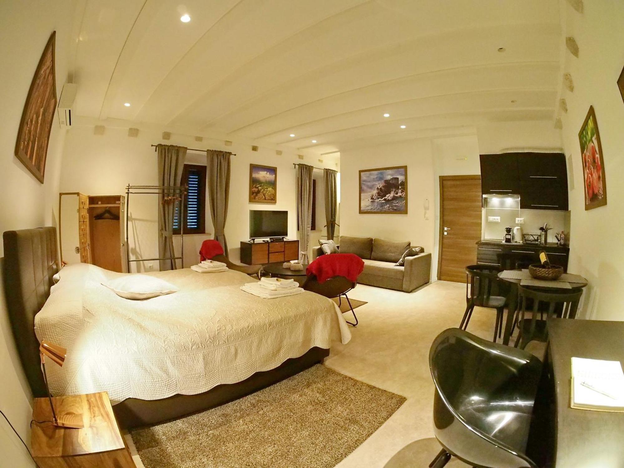 Studio Apartment