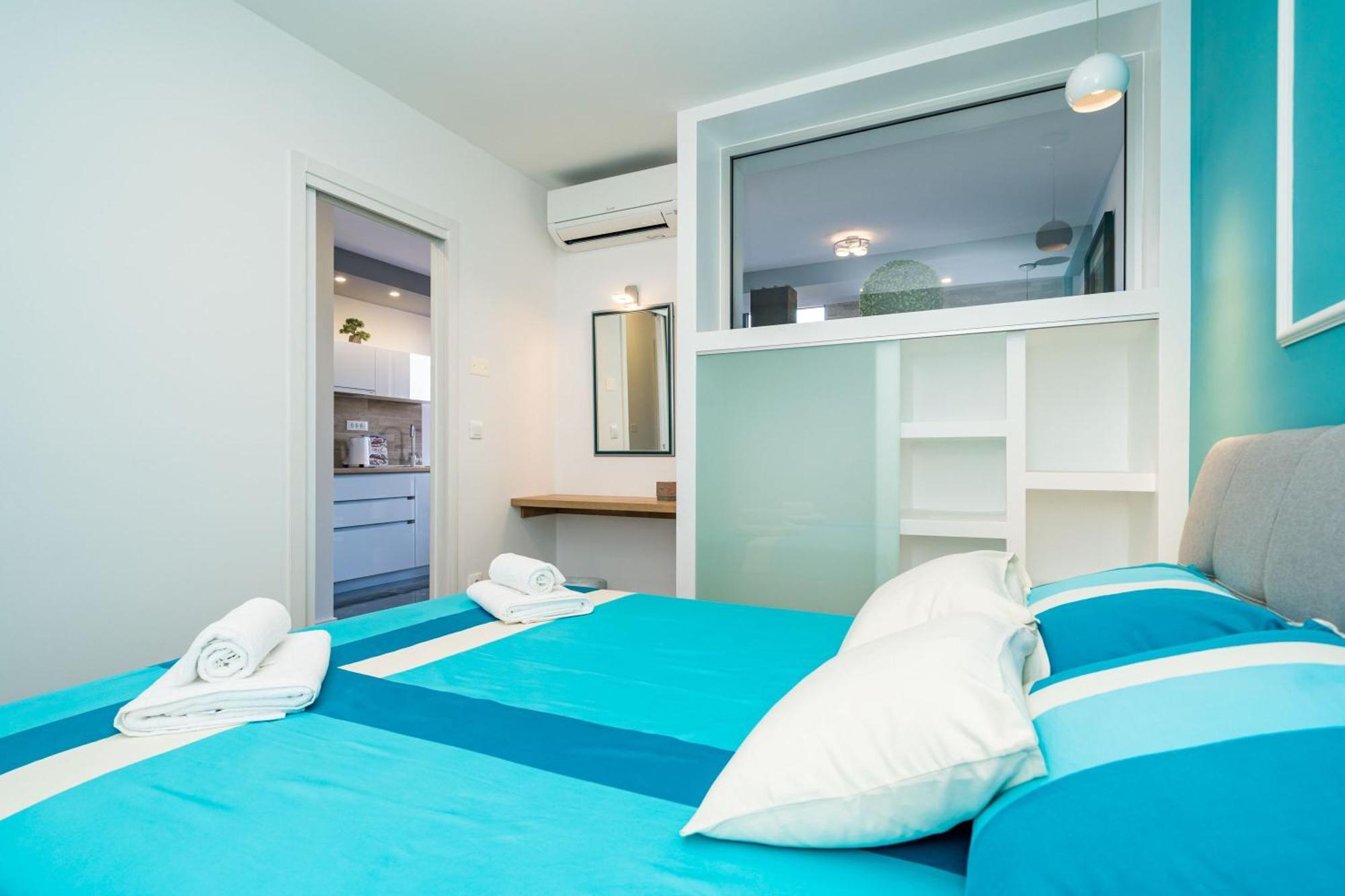 One-Bedroom Apartment Shared Pool
