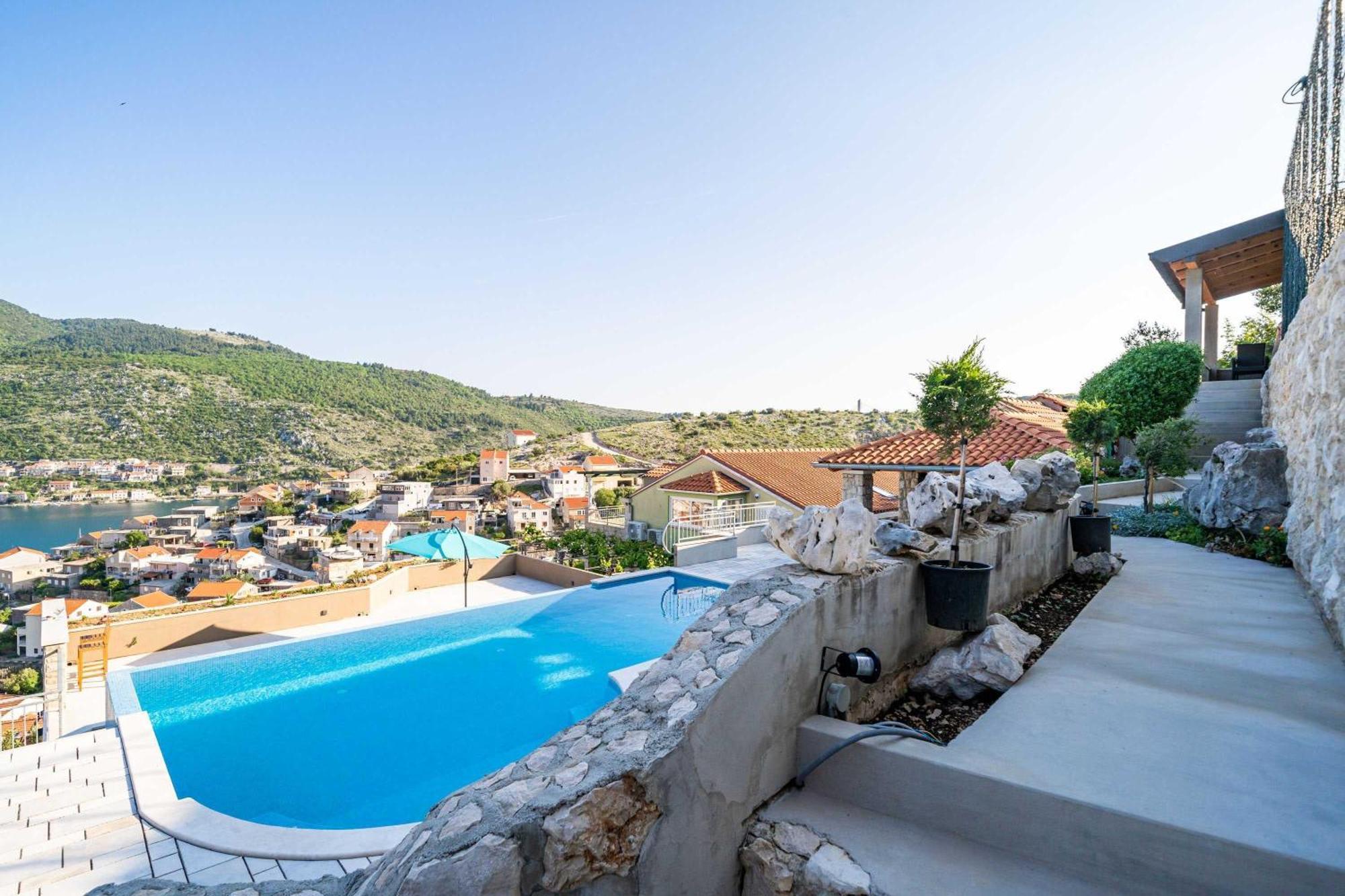 Two-Bedroom Apartment Shared Pool
