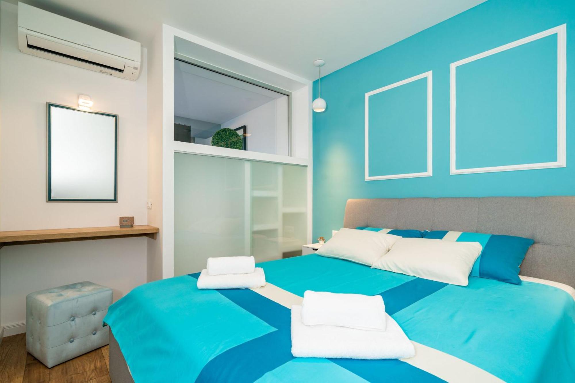 One-Bedroom Apartment Shared Pool