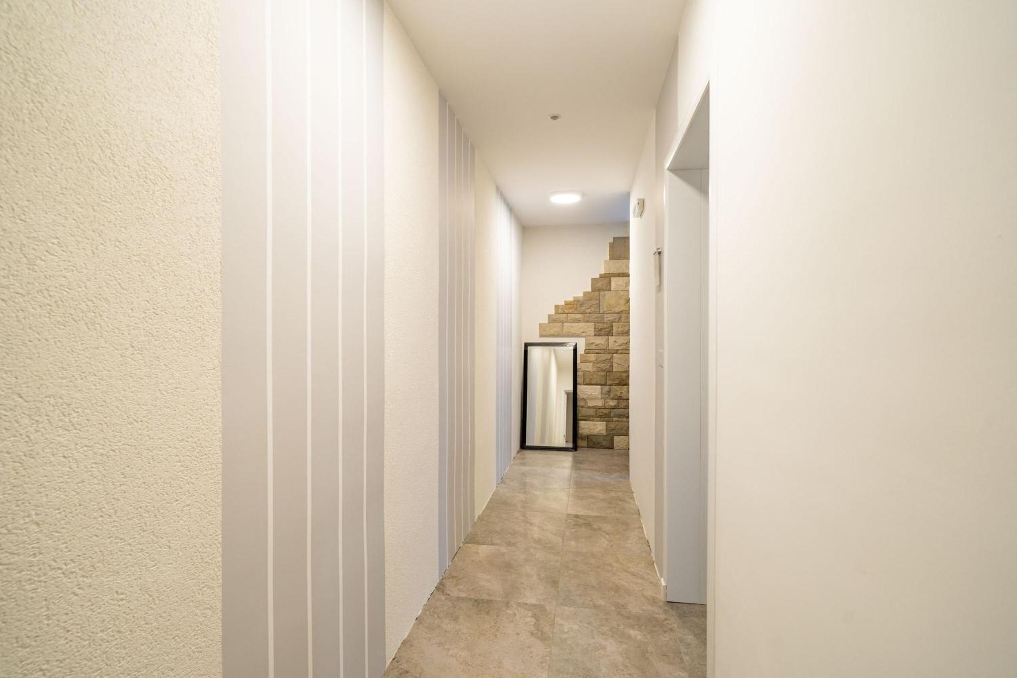 One-Bedroom Apartment Shared Pool