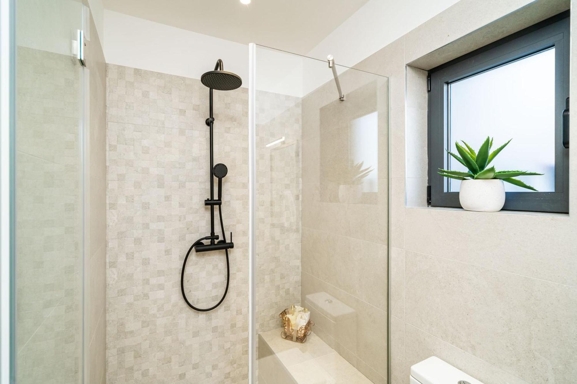 One-Bedroom Apartment Shared Pool
