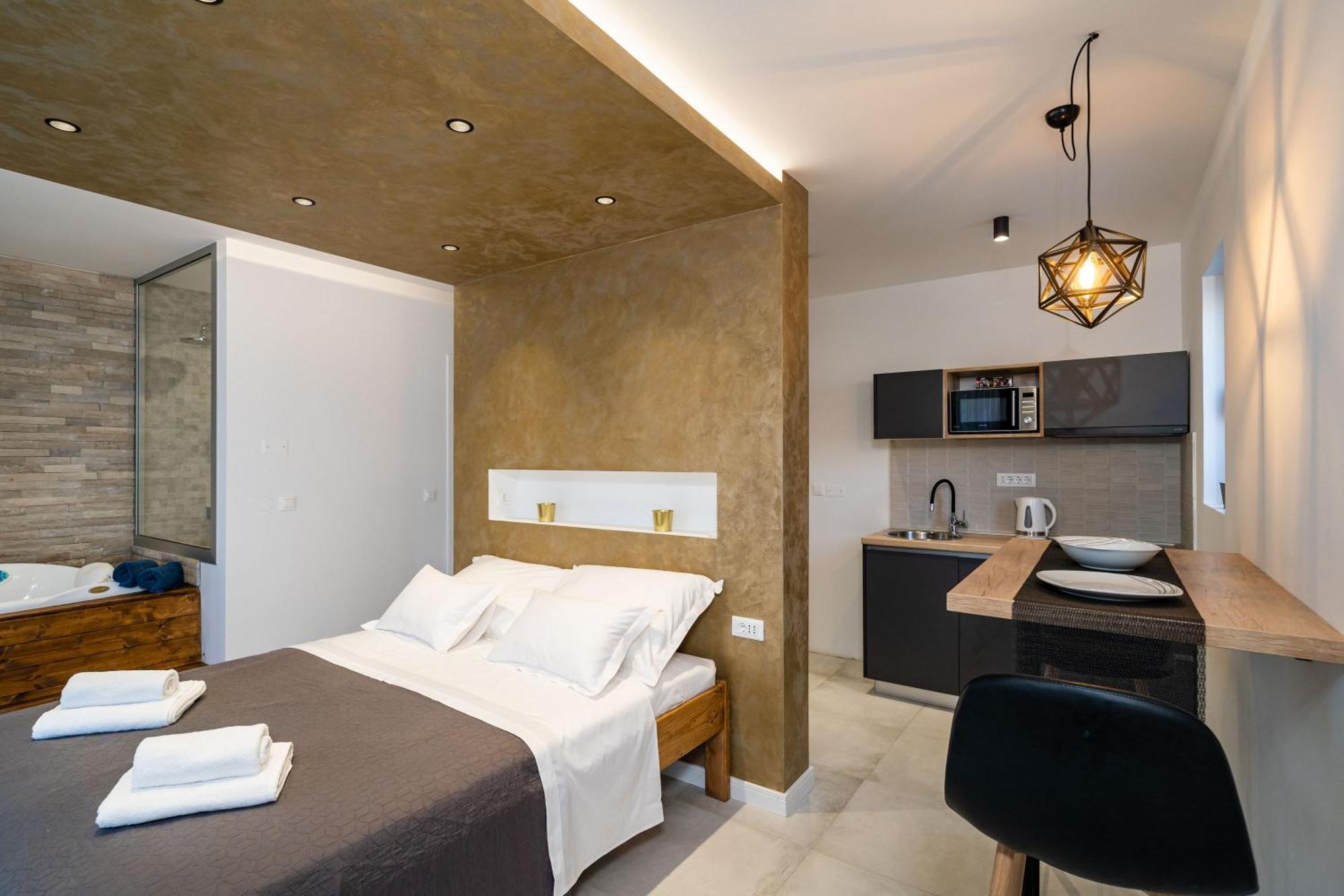 Studio Apartment Hot Tub