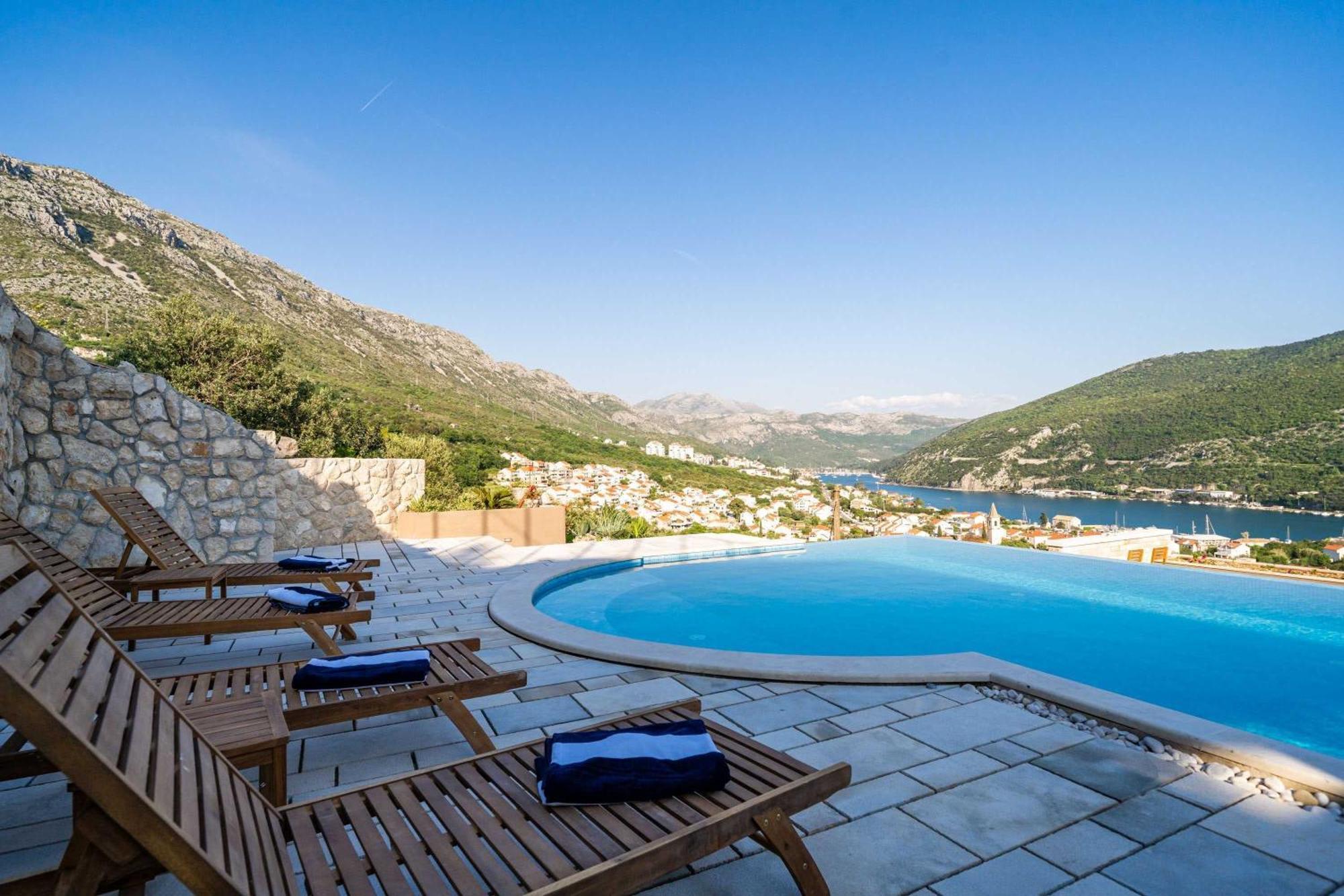 Two-Bedroom Apartment Shared Pool