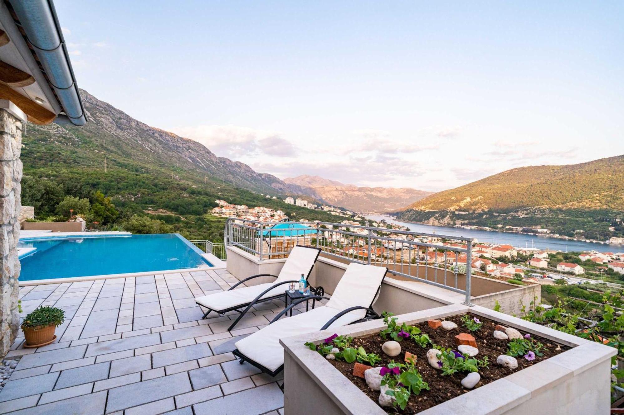 Two-Bedroom Apartment Shared Pool