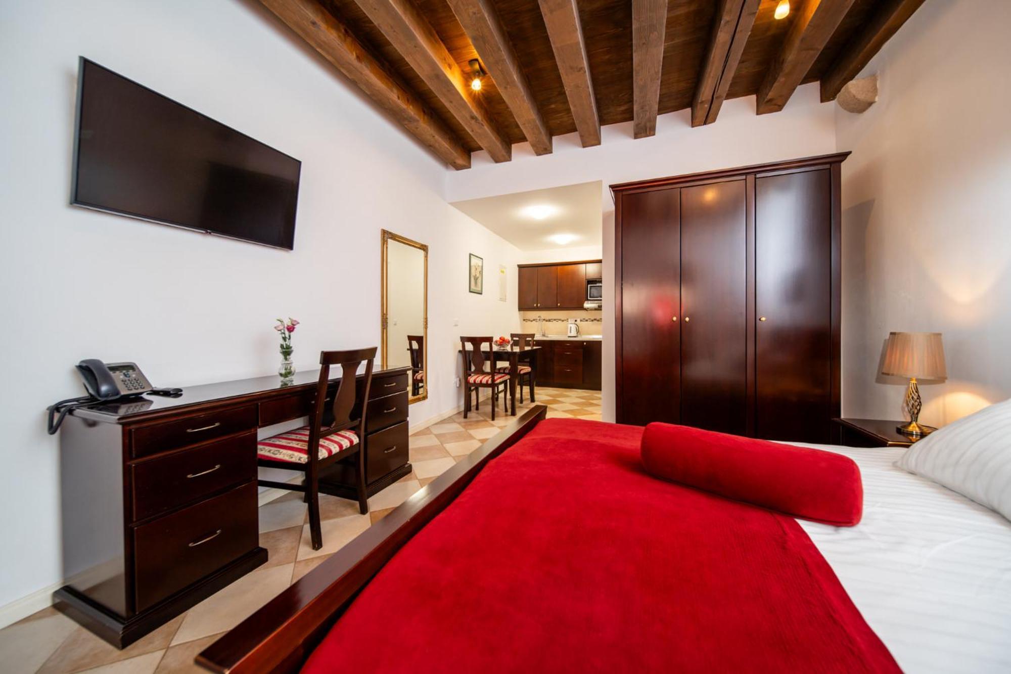Classic Ground Floor Apartment
