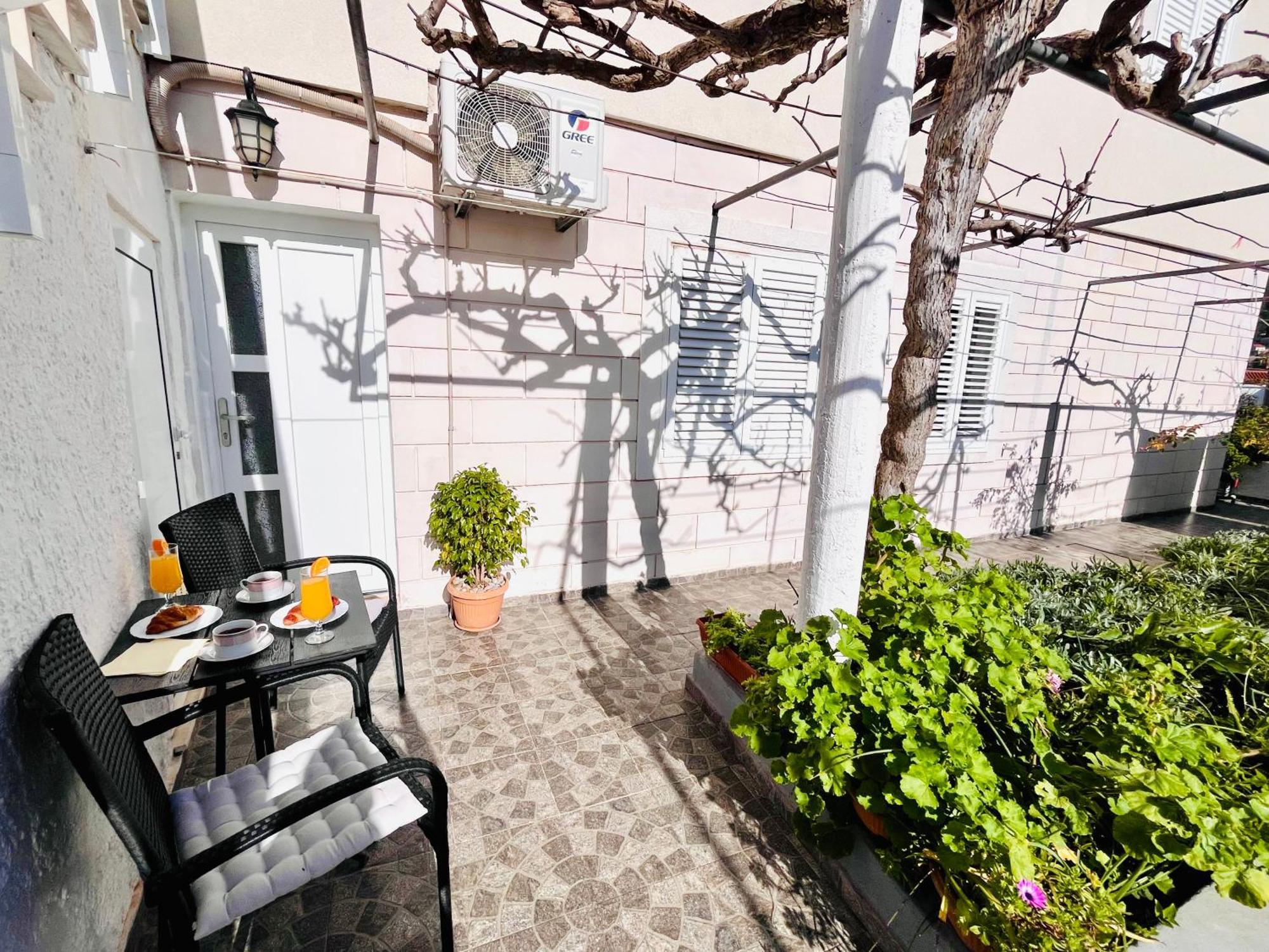 One Bedroom Apartment Garden View