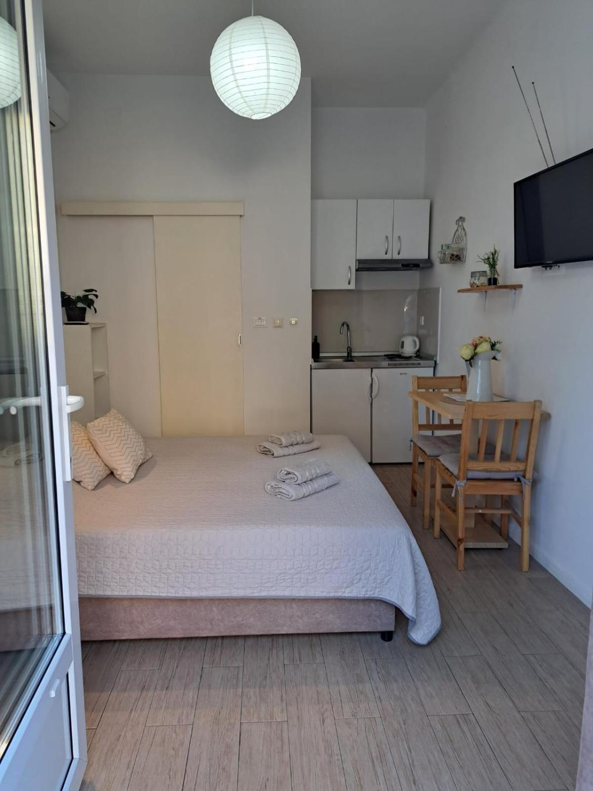 Studio Shared Terrace A1