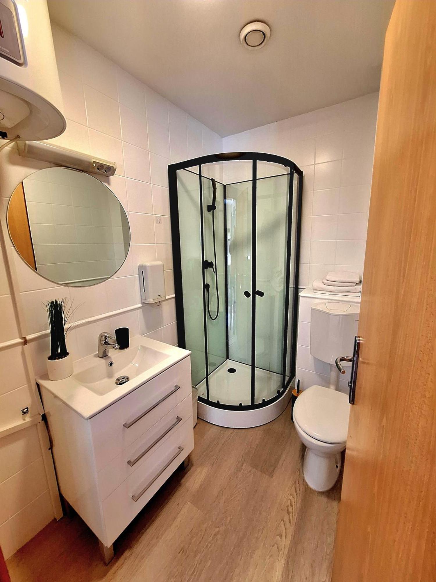 Studio Apartment Balcony City View